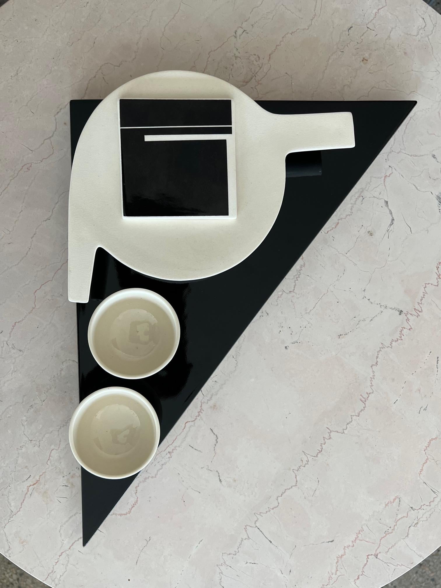 Ein postmodernistisches Teeservice von Marek Cecula. Glasierte Keramik, ca. 1980er Jahre.