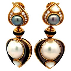 Orecchini Marena B con perle e diamanti in oro giallo 18 carati e smalto nero.