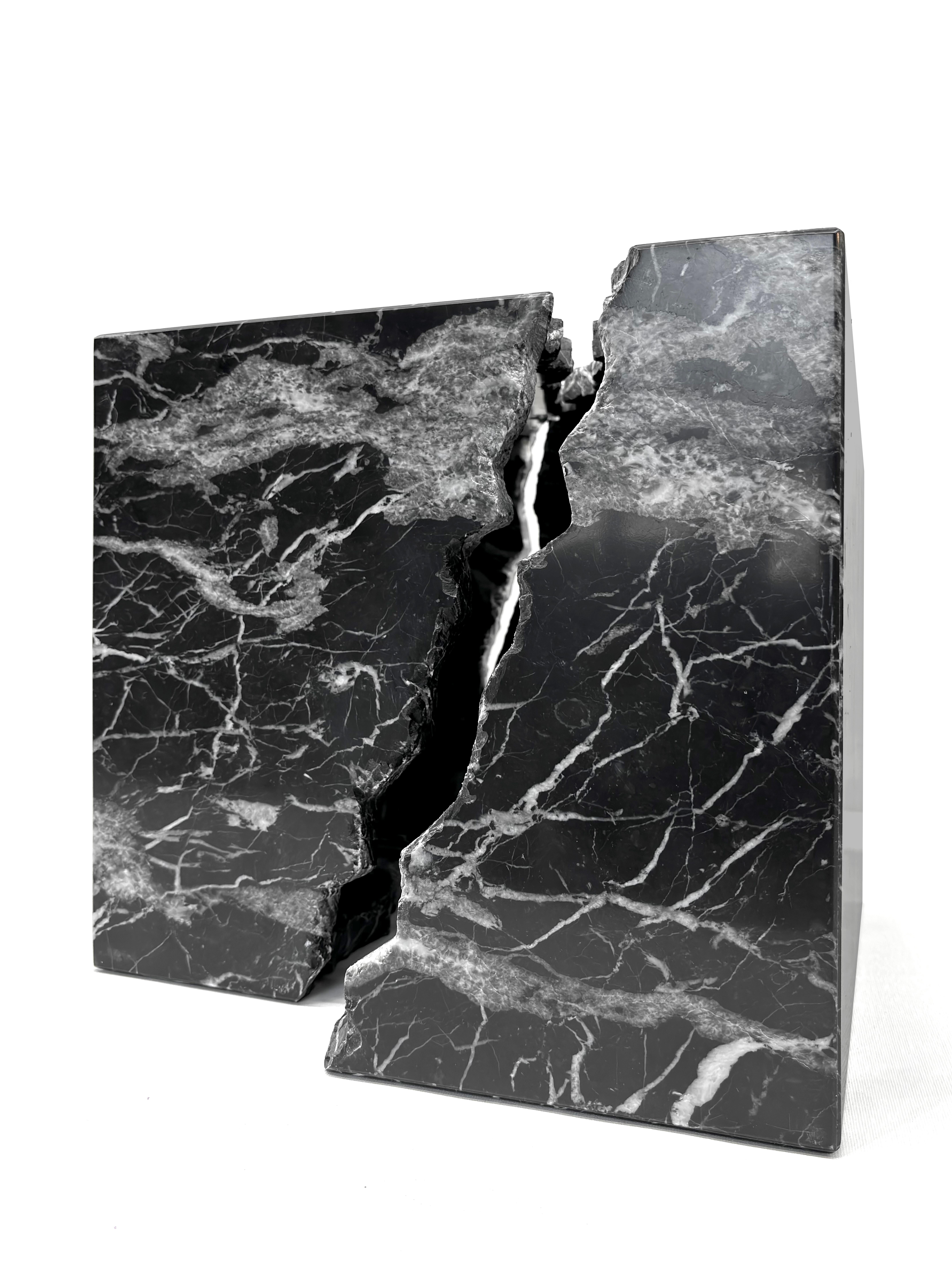 SCULTURA Astratta Marmo Nero Marquina Ray Artista Contemporaneo Mareo Rodriguez in vendita 1