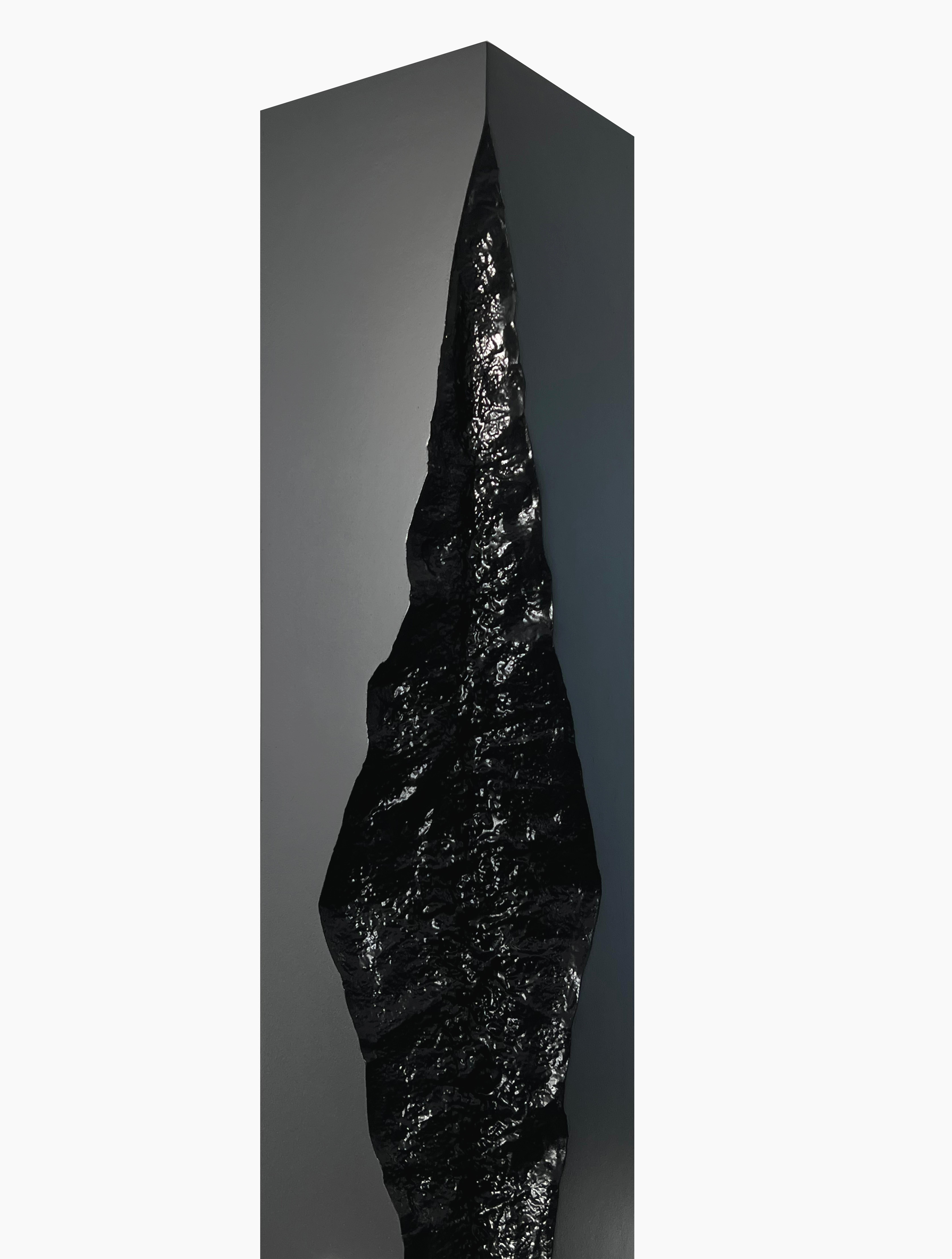Sculpture abstraite Monolith Black Resine Ray Contemporay Artist Mareo Rodriguez en vente 1