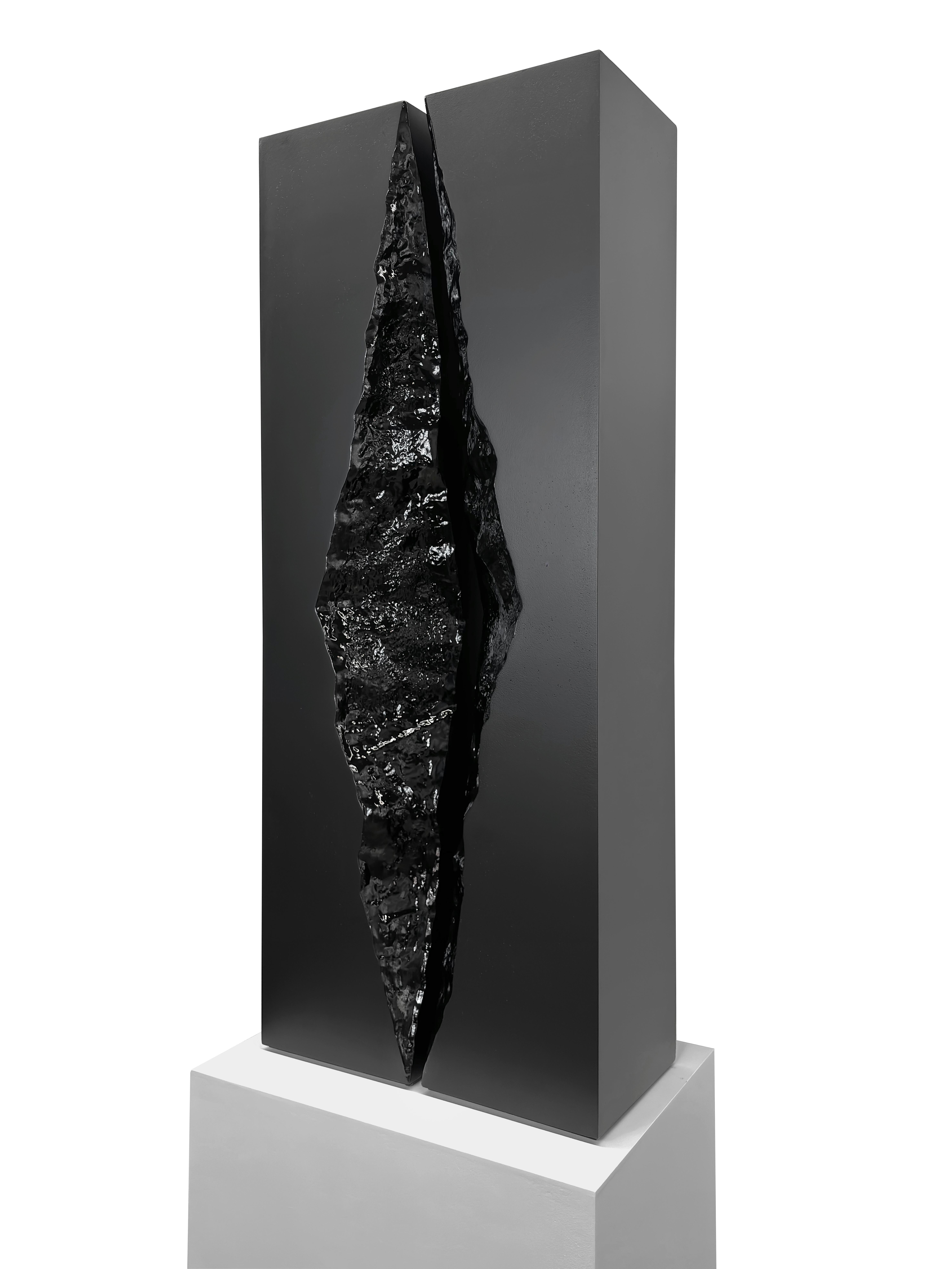Sculpture abstraite Monolith Black Resine Ray Contemporay Artist Mareo Rodriguez en vente 2