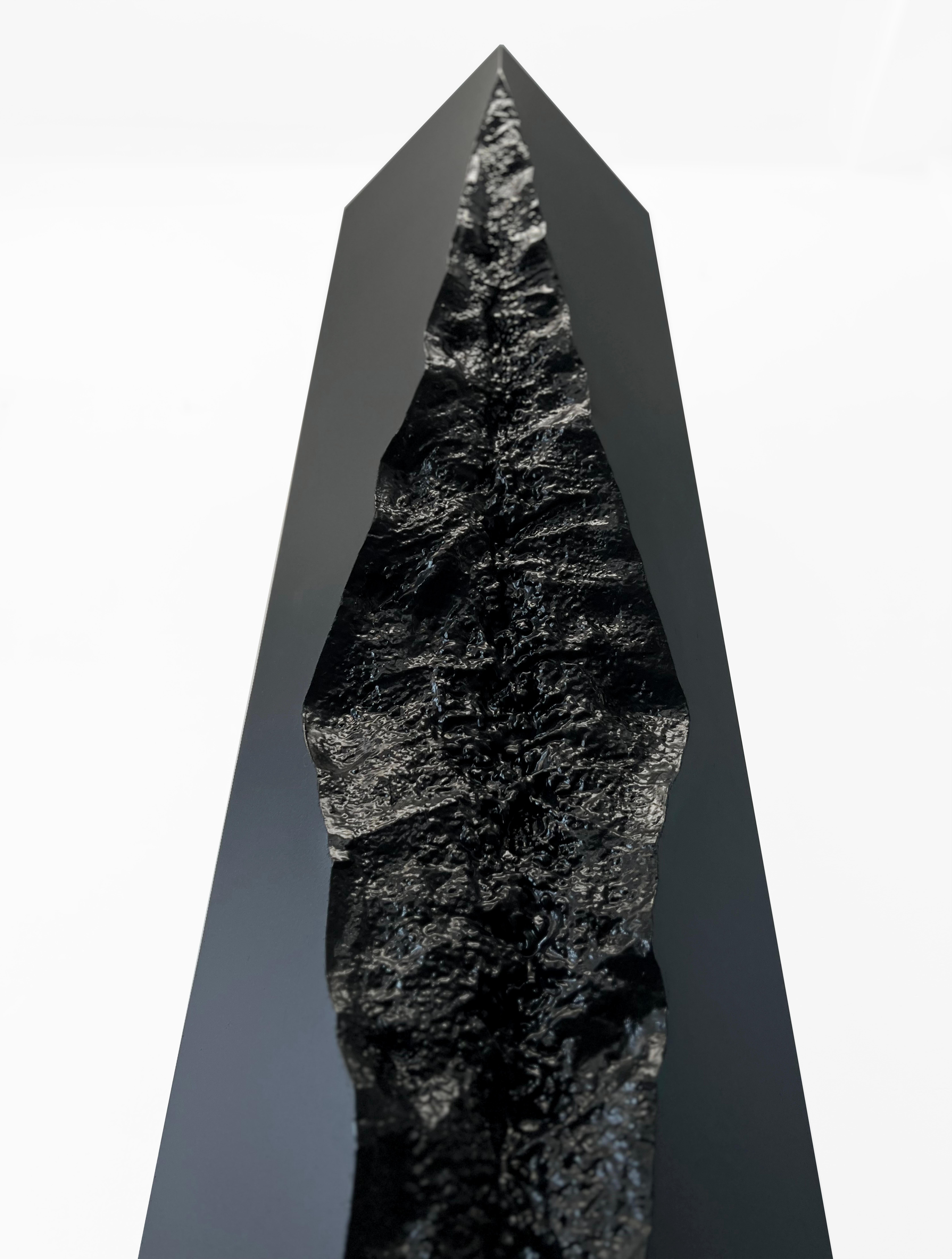 Sculpture abstraite Monolith Black Resine Ray Contemporay Artist Mareo Rodriguez en vente 2