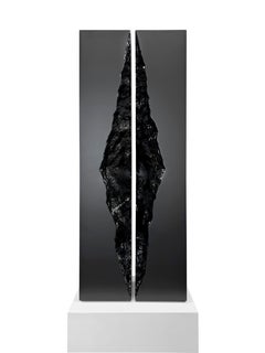 SCULTURA Monolite astratto Nero Resina Ray Artista contemporaneo Mareo Rodriguez