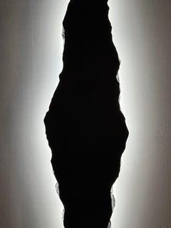 Wandleuchte für die Wandgestaltung, abstrakte schwarze Resine LED-Leuchte, Zeitgenössisch Mareo Rodriguez