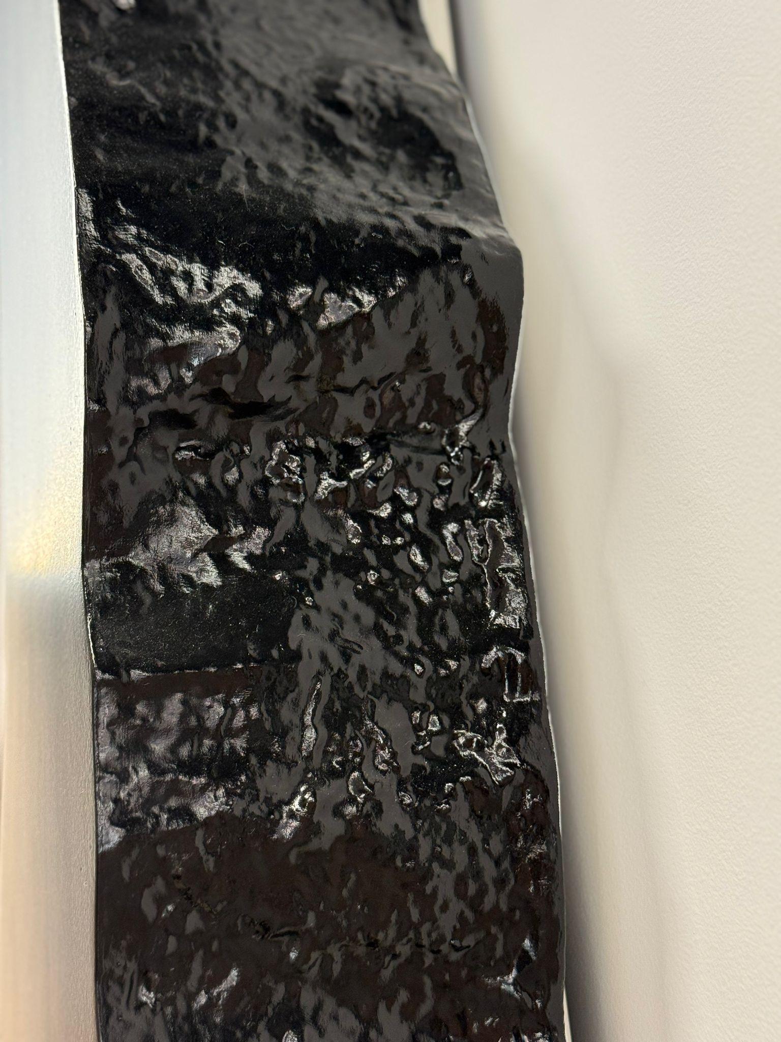 Sculpture murale noire abstraite résine LED Contemporay Mareo Rodriguez en vente 3