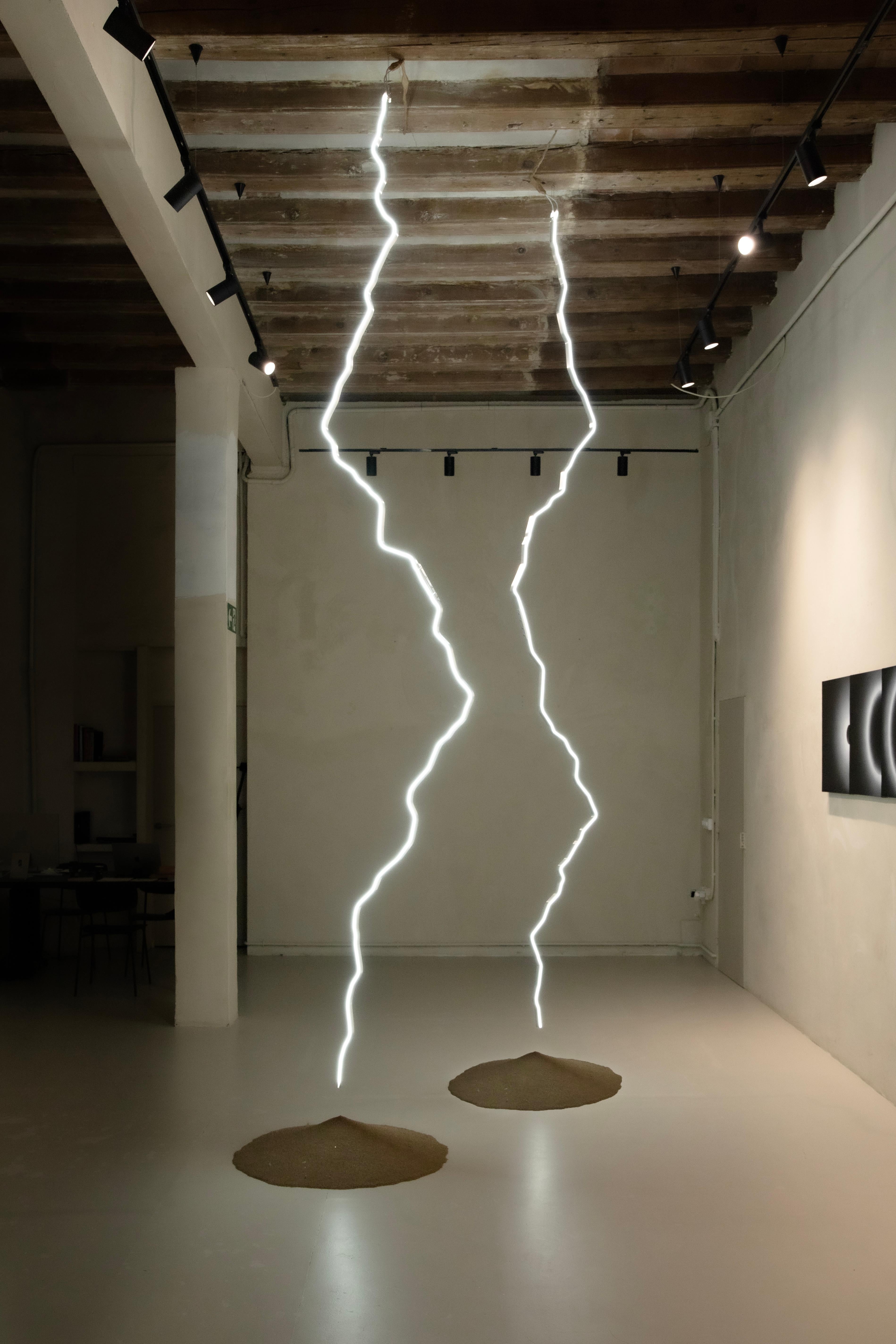 Installazione luminosa minimalista contemporanea Scultura a LED sospesa Mareo