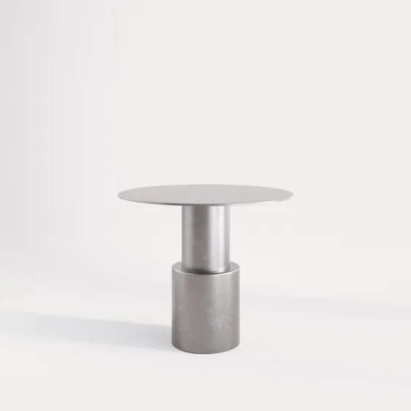 Table d'appoint Maresa de Pietro Franceschini
Dimensions : D 90 x H 77 cm
MATERIAL : Acier inoxydable

Pietro Franceschini est un architecte et un designer basé à New York et à Florence. Il a fait ses études en Italie, au Portugal et aux États-Unis.