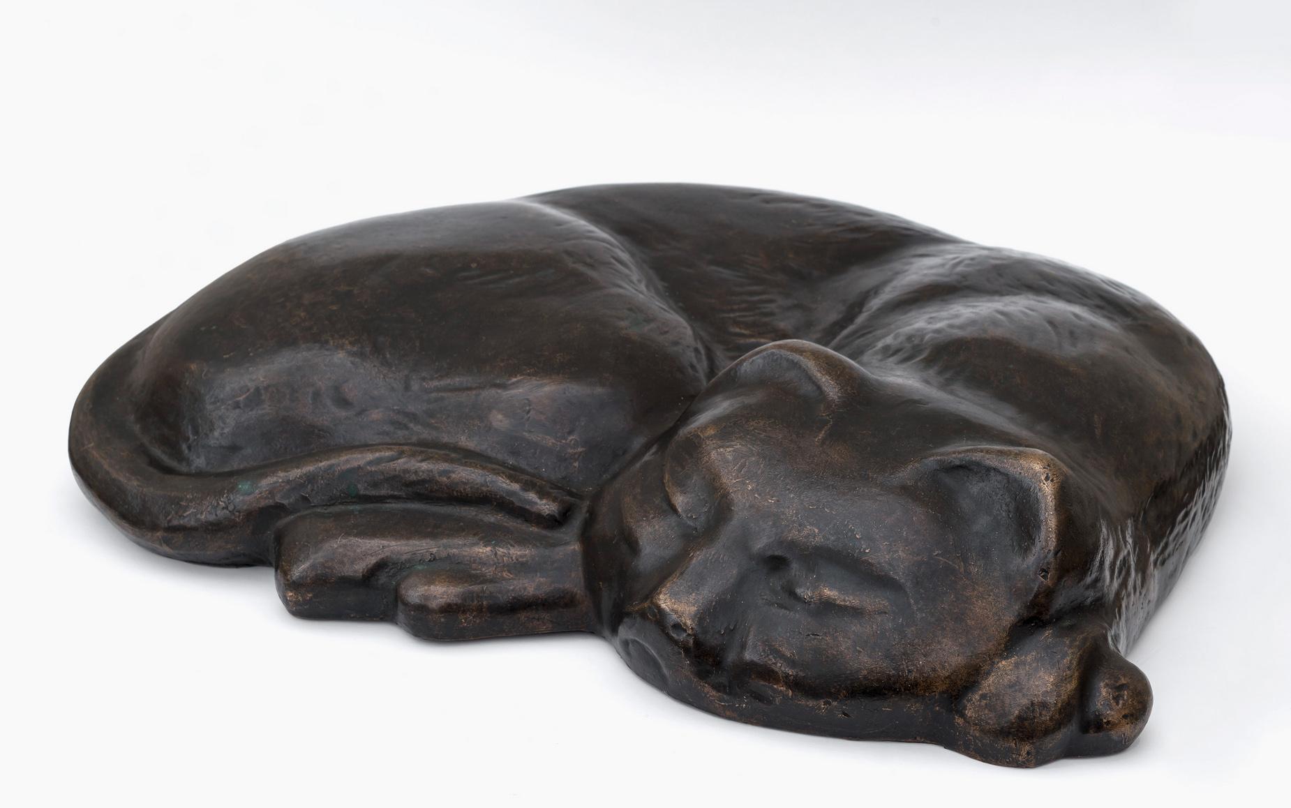 Marg Moll Figurative Sculpture - Schlafende Katze (Sleeping Cat) - Bronze, Sculpture, Scholar of Henri Matisse