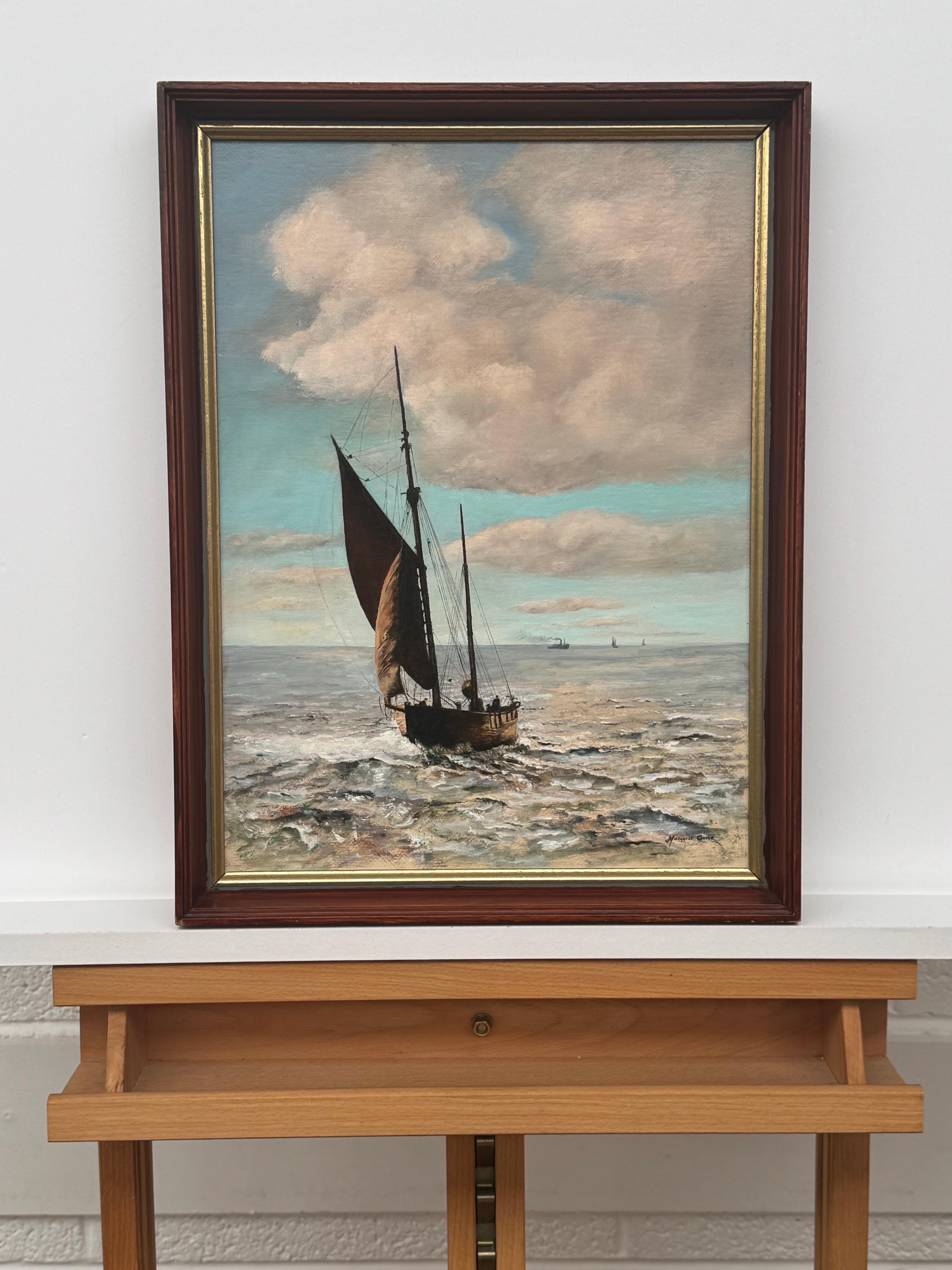 Barco de arrastre en la costa de Norfolk - Pintura al óleo de época de un artista británico - Figurative Painting Gris de Margaret Clarke