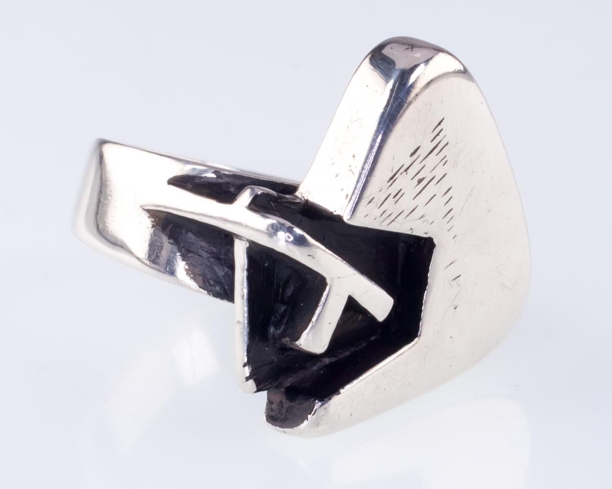 Gorgeous Sterling Silver Ring with Modernist Design
Designed by Margaret de Patta, credited as the founder of the Modernist studio jewelry movement
Signed 