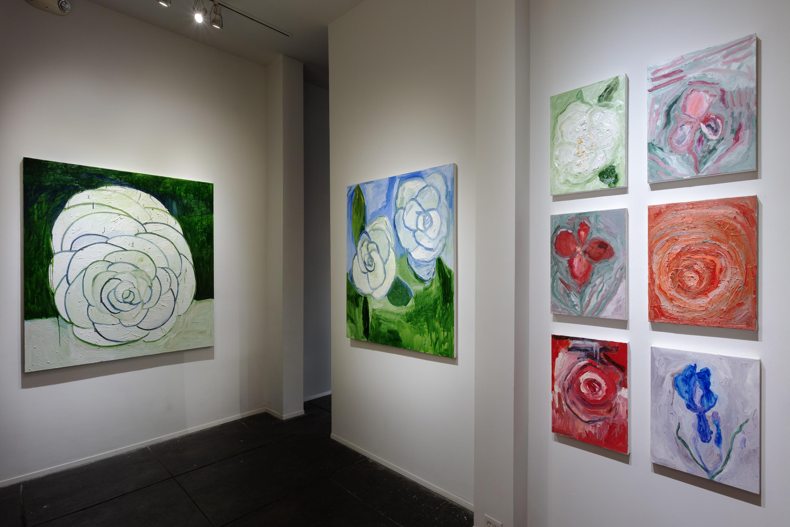Camellia Blanc - Painting Contemporaneo di Margaret Evangeline