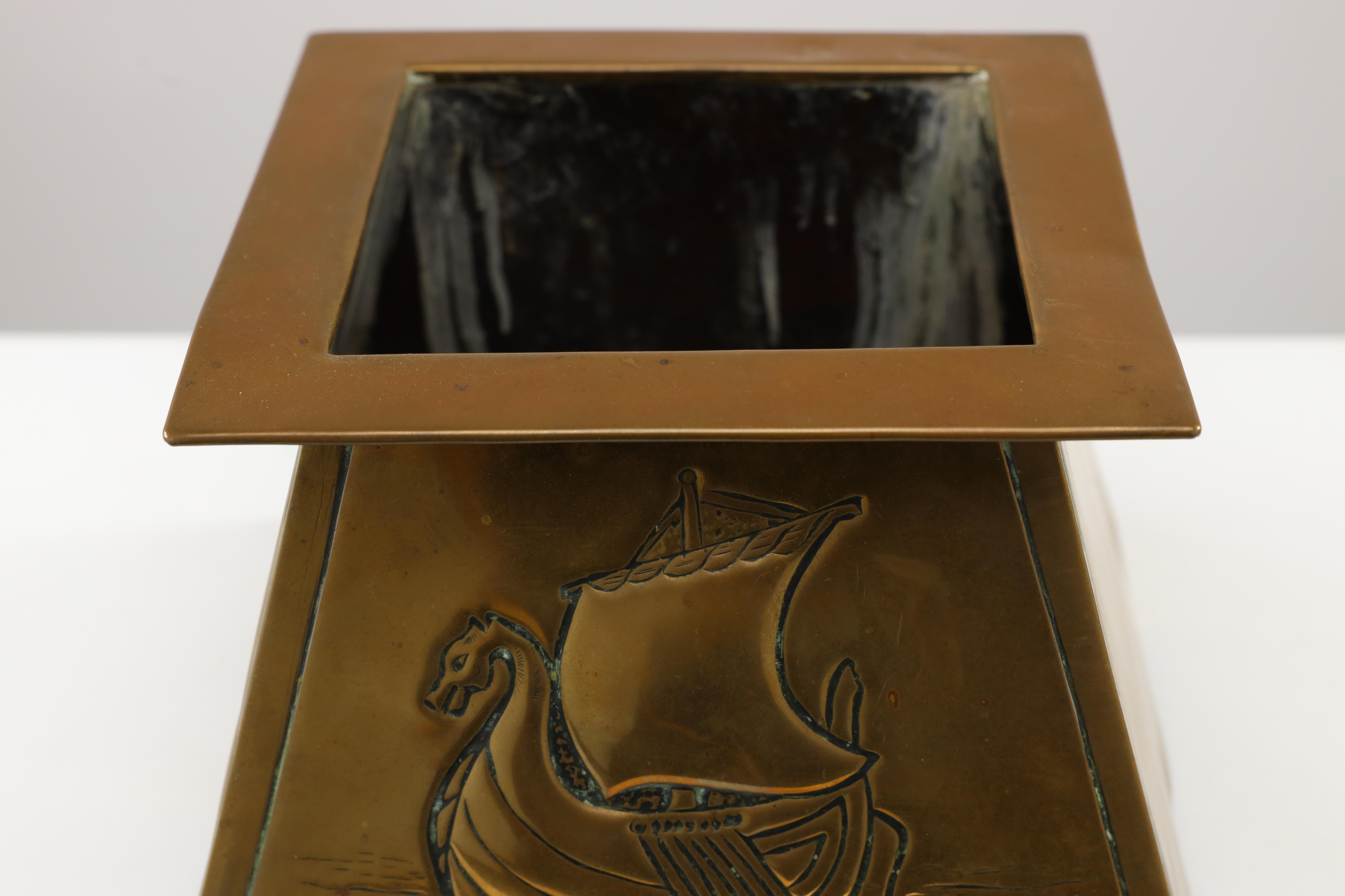 Margaret Gilmour attr. Messing-Pflanzgefäß im Arts & Craft-Stil, das eine Galeone darstellt im Angebot 7