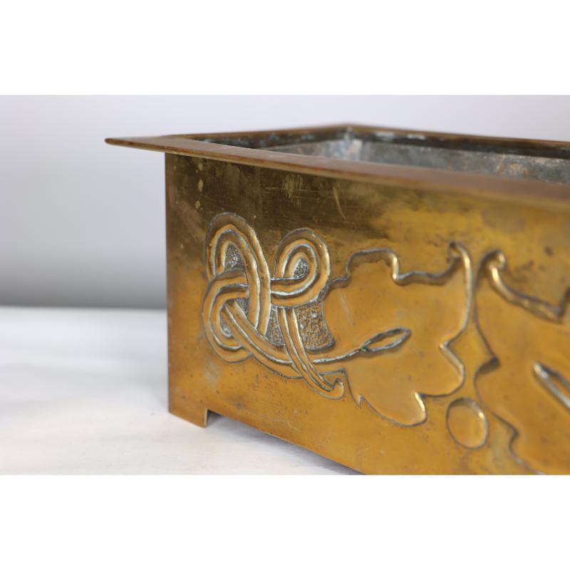 Margaret Gilmour School. A Glasgow School brass planter with floral decoration. For Sale 9