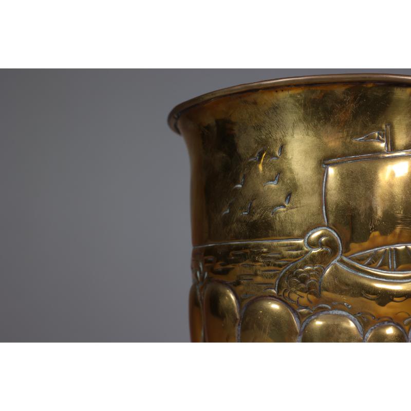 Margaret Gilmour School. An Arts & Crafts brass planter with a galleon at sea. For Sale 2
