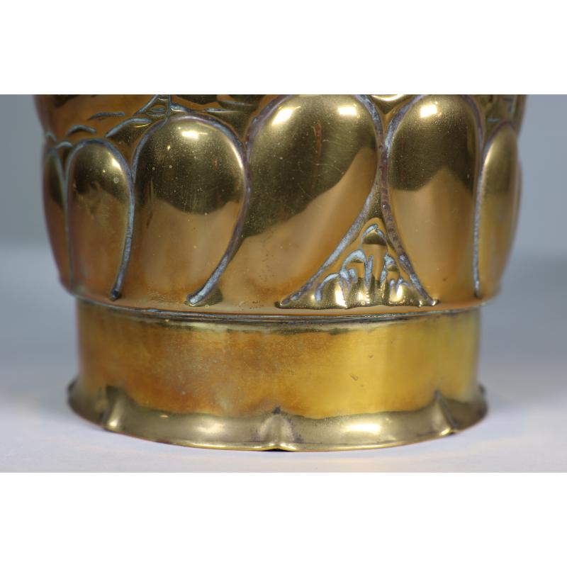 Margaret Gilmour School. An Arts & Crafts brass planter with a galleon at sea. For Sale 8