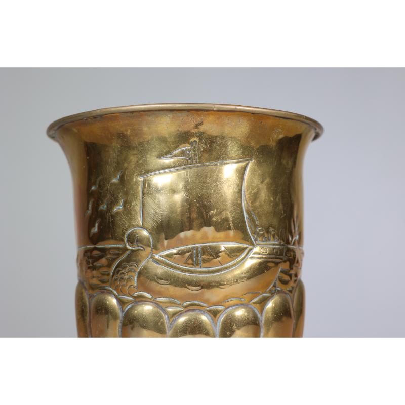 Margaret Gilmour School. An Arts & Crafts brass planter with a galleon at sea. For Sale 5