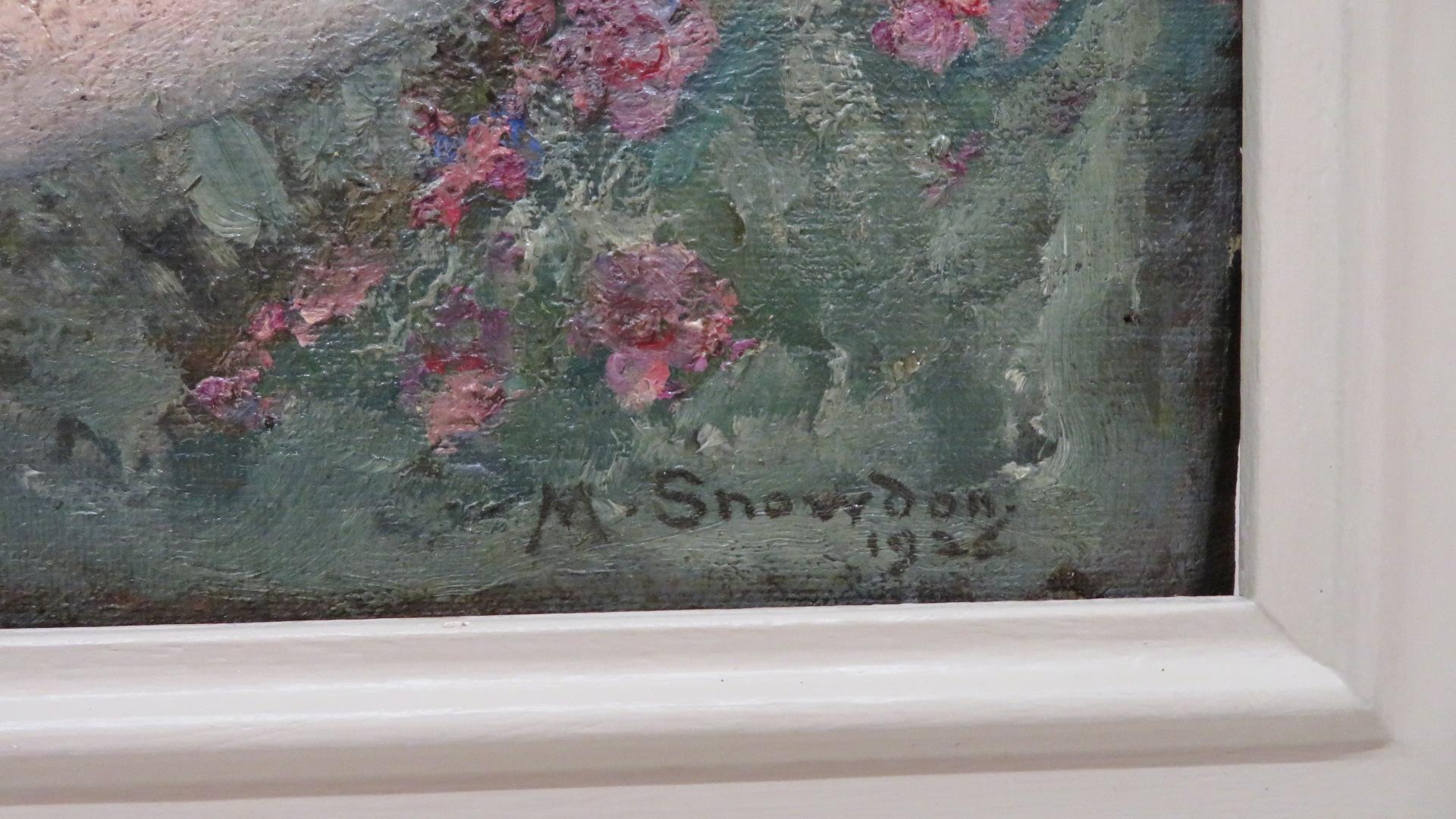Un bellissimo dipinto a olio inglese del 1920 di Margaret Kemplay Snowdon. Snowdon è nato a Leeds e ha studiato alla Royal Academy Schools di Londra dal 1900 al 1905. Probabilmente era una compagna di studi e un'amica intima della pittrice di