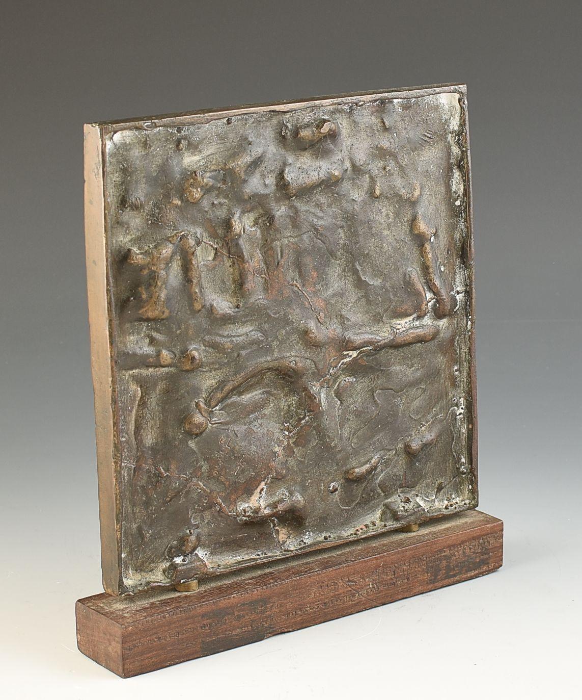 Margaret Lovell DIPFA(Lond), FRBS, RWA ''Diamond Relief'' C.C.1968. Bronze monté sur une base en bois. Il s'agit d'une sculpture en édition limitée, numéro 3 sur 4, et d'une version unique. Voir l'image du reçu ci-dessous. Il mesure 8,5