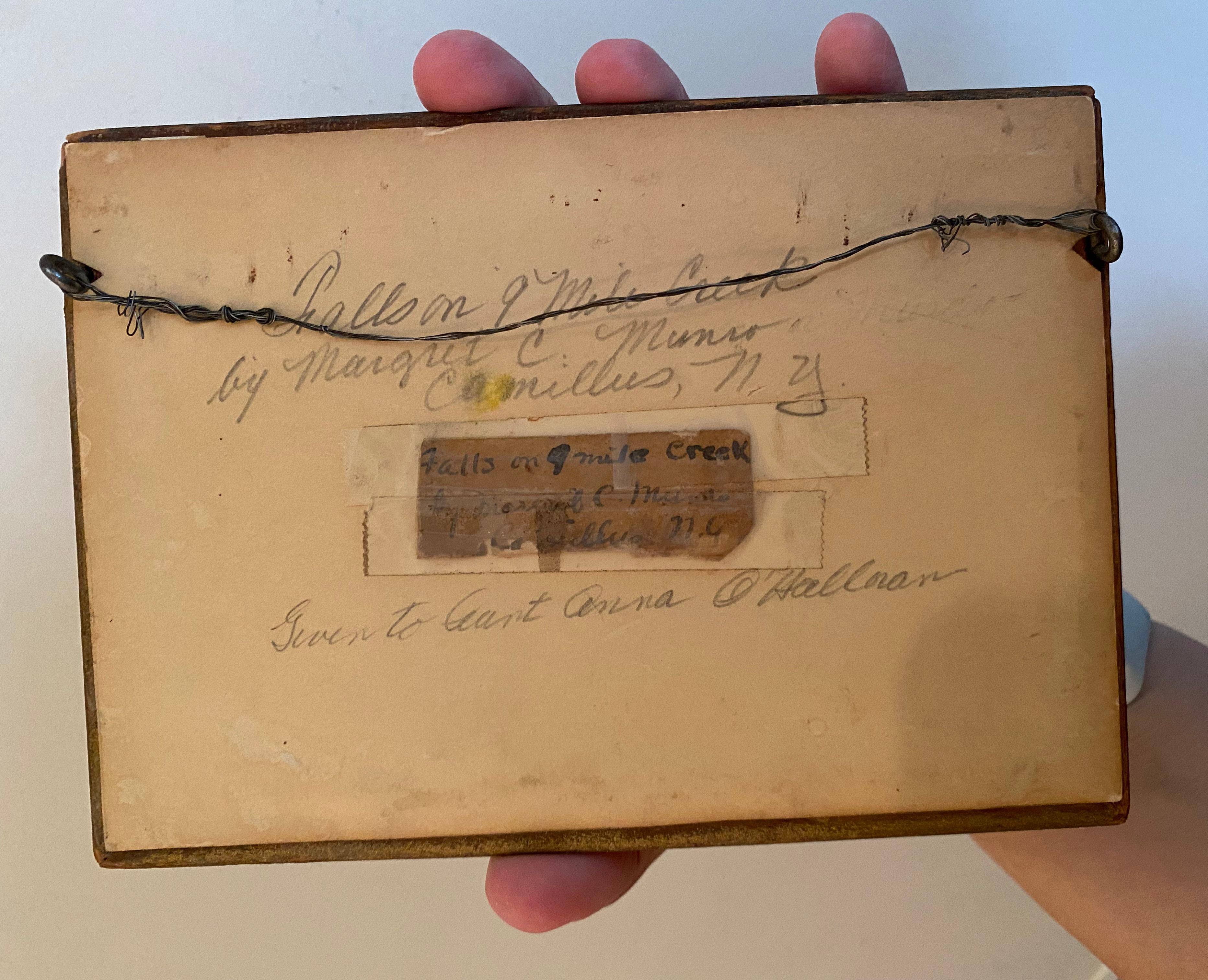 Una coppia di paesaggi modernisti dell'artista donna Margaret Munro Stratton McLennan.

Margaret era una pittrice che lavorava all'inizio del XX secolo nell'area di Siracusa.  Queste incantevoli opere a olio su tavola in cornici d'epoca abbinate