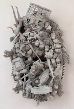 Margaret Roleke, Holy Torture, 2016, jouets pour enfants, émail à la bombe, bois