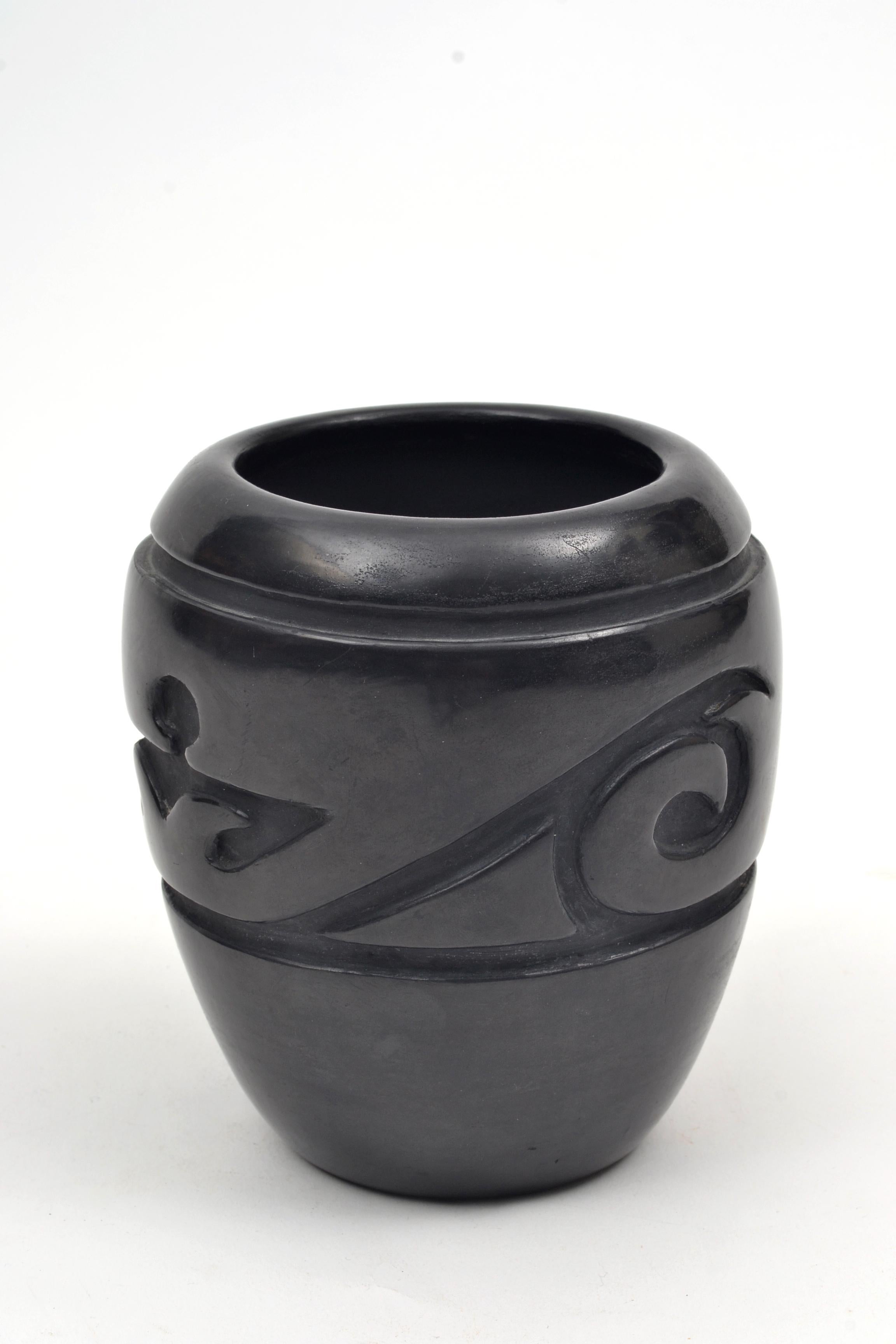 Mid-20th Century Margaret Tafoya Incised Santa Clara Pueblo Native American Ceramic Pottery For Sale