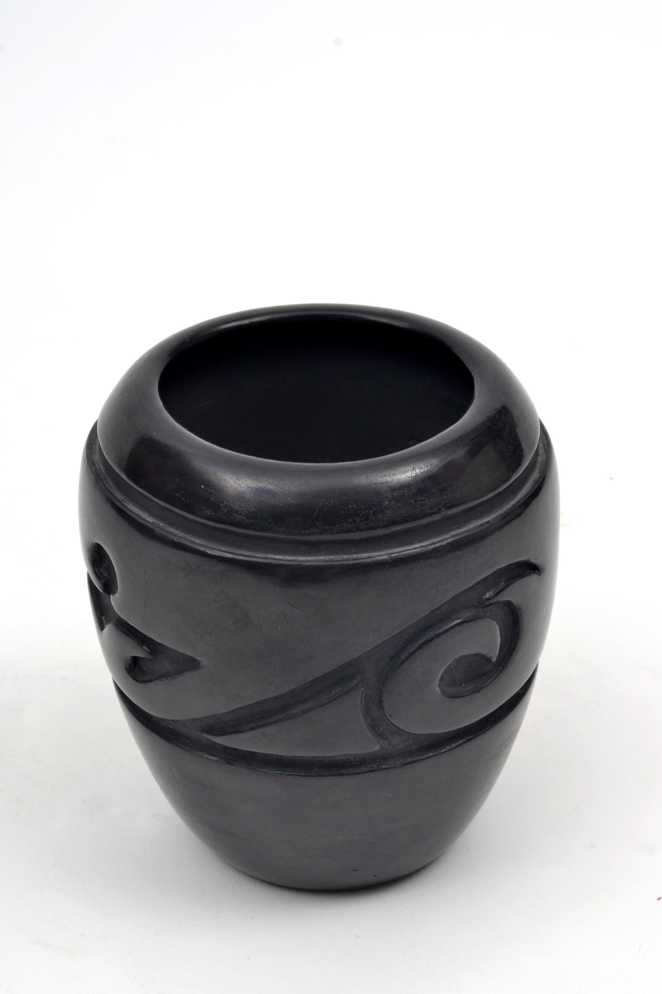 Margaret Tafoya Incised Santa Clara Pueblo Native American Ceramic Pottery For Sale 2
