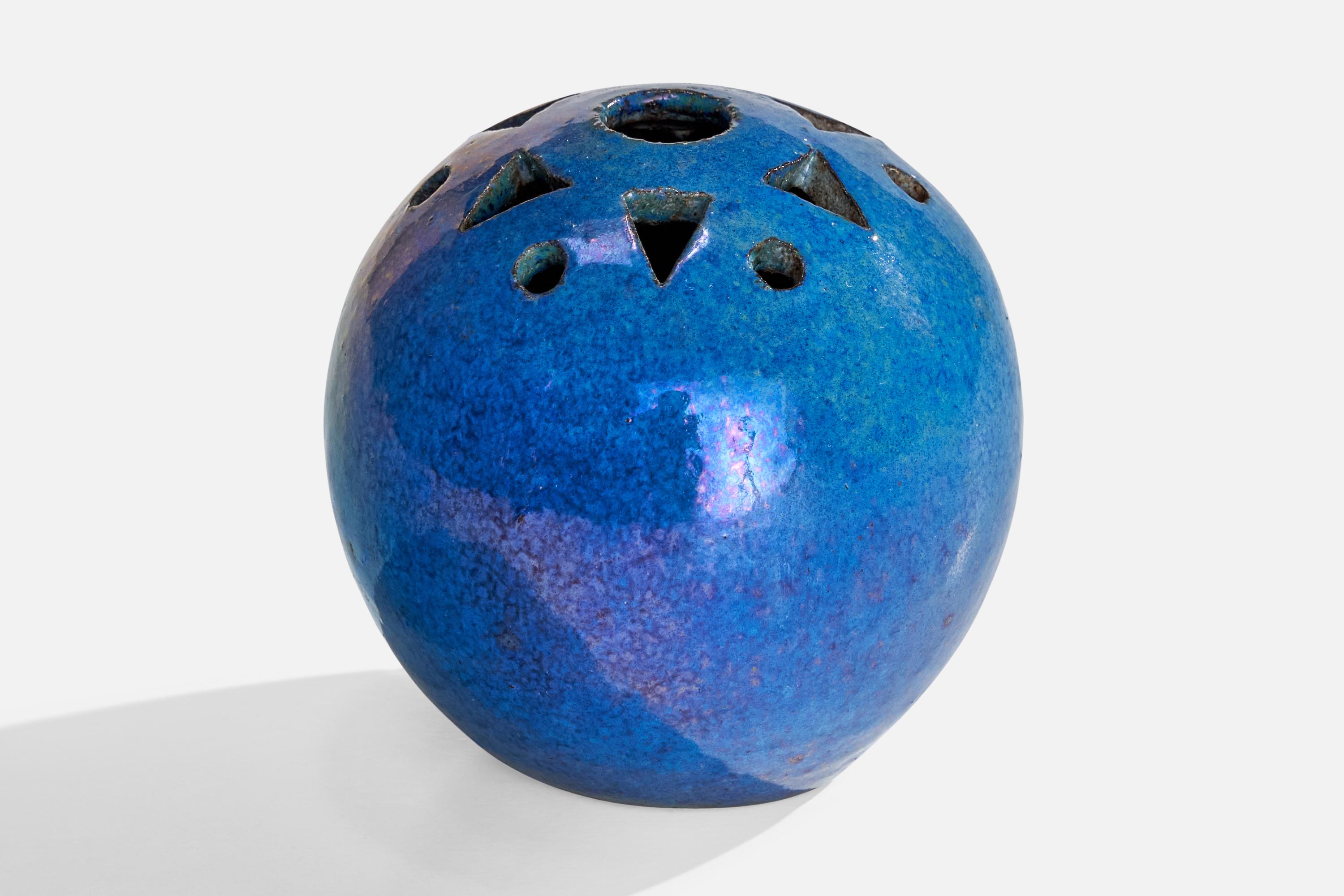 Vaso in ceramica smaltata blu progettato e prodotto da Margareta Borelius, Svezia, anni '70.

Dimensioni: 3,75