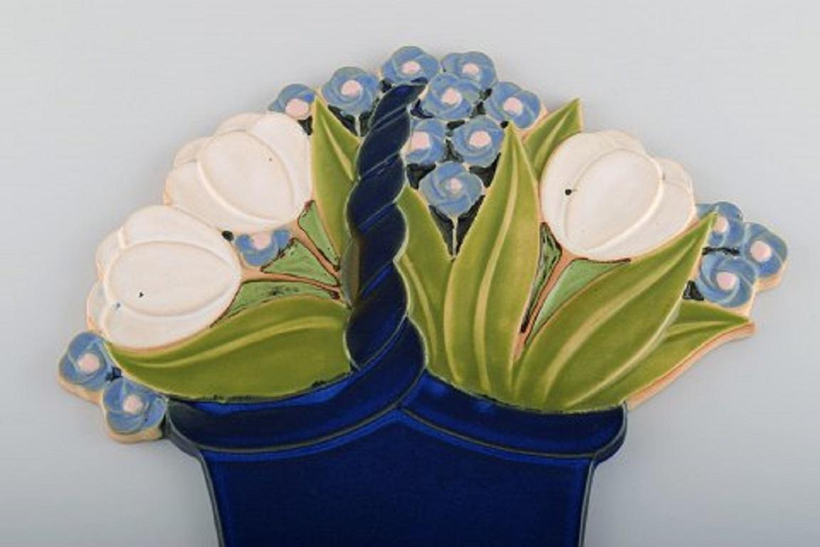 Margareta Hennix (b. 1941) for Gustavsberg. Large wall plaque in glazed ceramics. 
Flower bouquet. 1970s.
Measures: 34 x 33 cm.
In excellent condition.
Stamped.