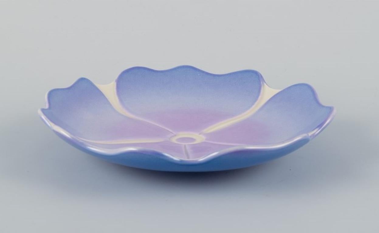 Glazed Margareta Hennix, Gustavsberg Studio. Unique ceramic bowl shaped like a flower For Sale