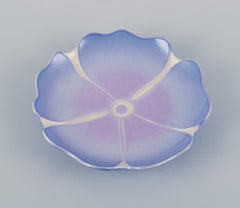 Margareta Hennix, Gustavsberg Studio. Unique ceramic bowl shaped like a flower