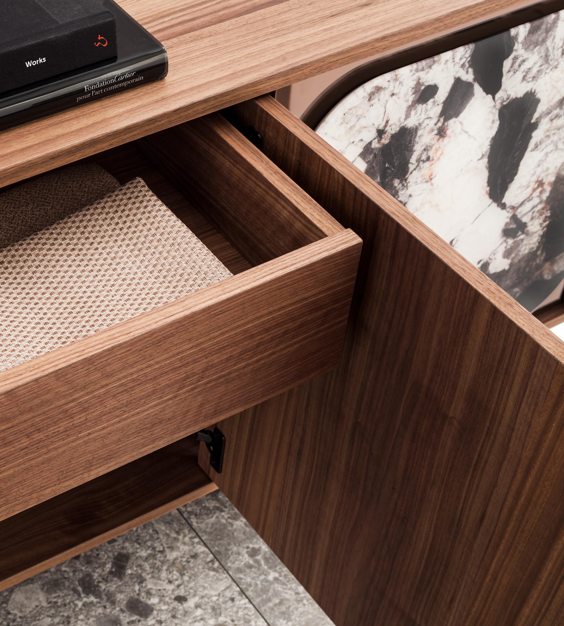 Cómoda Margarette, tres puertas, de Morica Design Posmoderno en venta