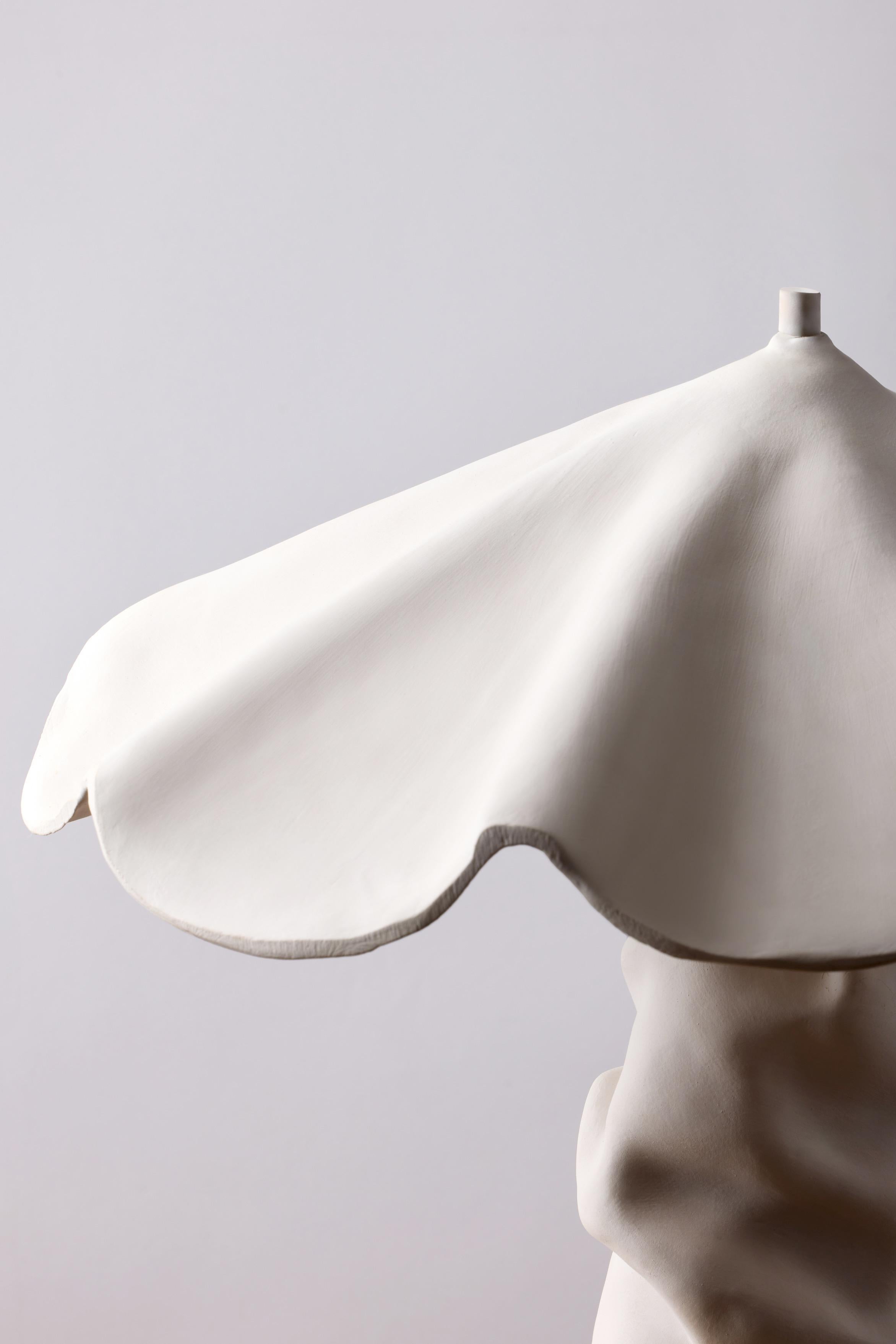Margarita Tischlampe aus weißem Steingut, Collection'S Cadaqués (21. Jahrhundert und zeitgenössisch) im Angebot