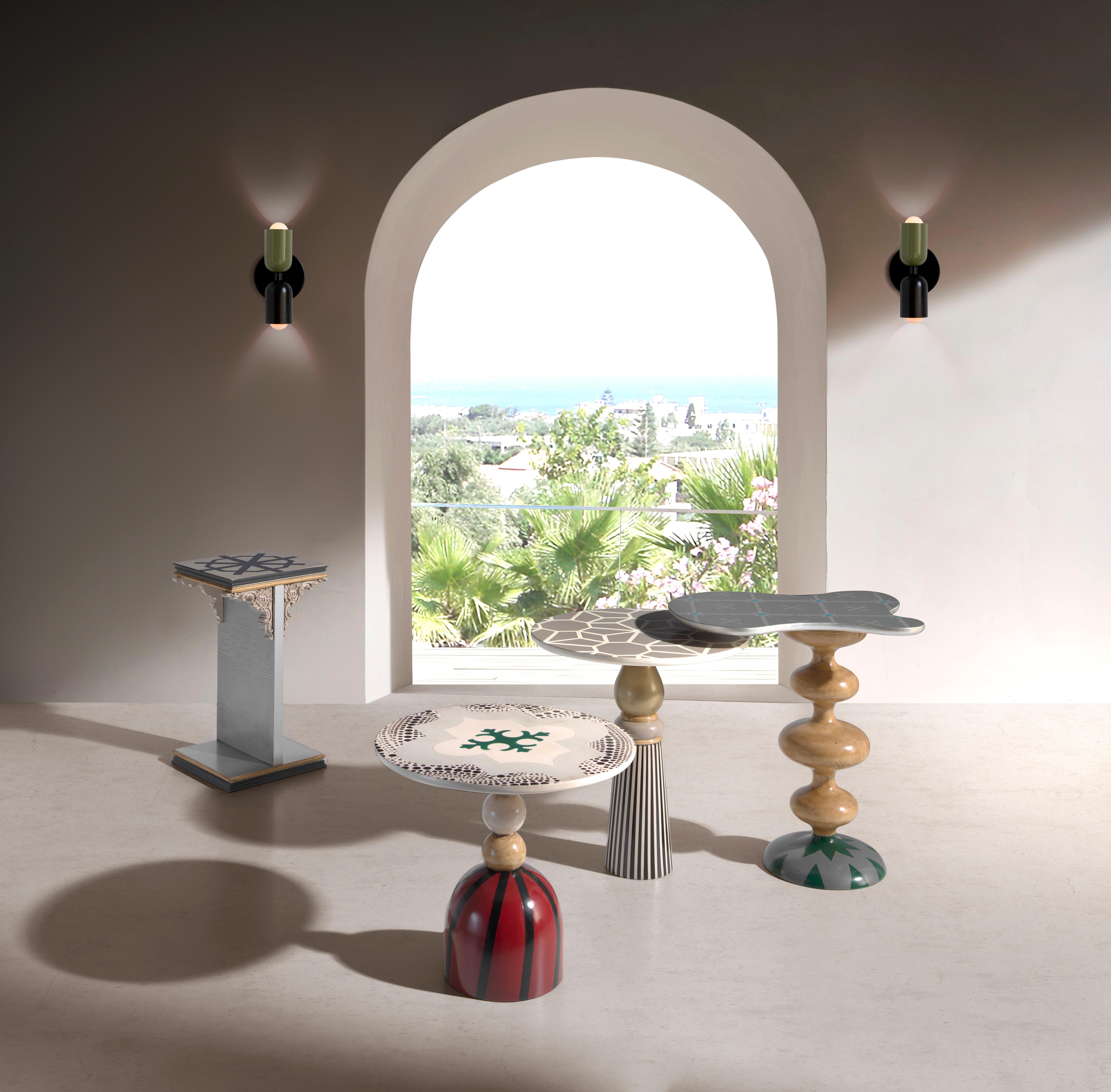 Bring a little piece of the Prado Museum to your home with these little tables inspired by the work of Diego Velázquez. Our artisans have used their original feet as a canvas to recreate the famous Meninas skirts, which in turn support an elegant