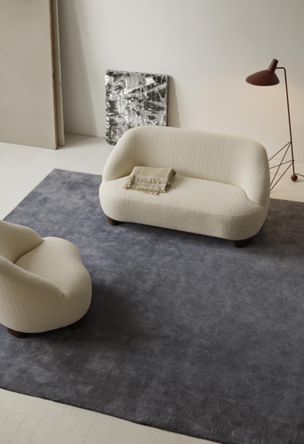 Fabric Margas LC1 Lounge Chair - Walnut & C.O.M - by Louise Liljencrantz for &Tradition For Sale