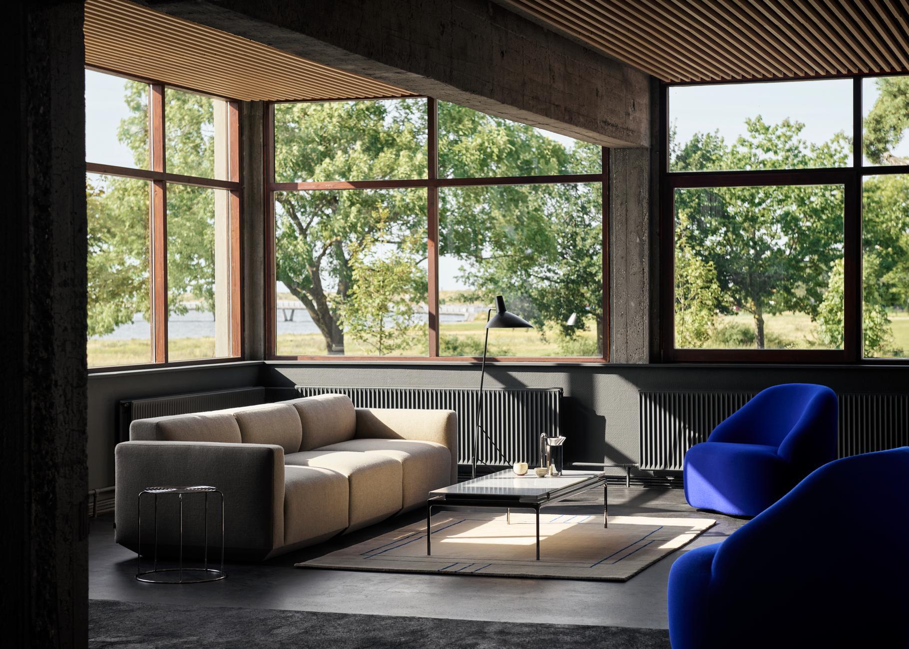 Benannt nach ihrer geliebten Großmutter Marga von Dardel, die Liljencrantz als wichtigstes Vorbild in ihrem Leben bezeichnet, verspricht dieser elegante Loungesessel, zu einem grundlegenden Element zu werden, um einem Interieur Wärme und