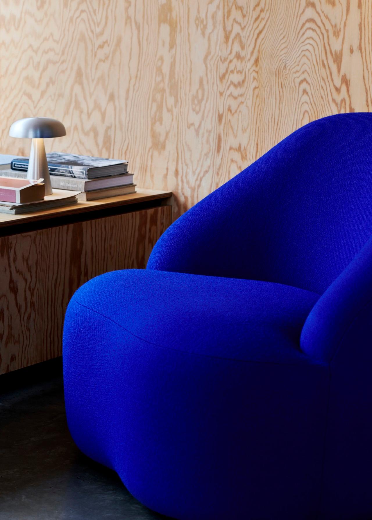 Silla de salón Margas LC2, Kvadrat Hallingdal 0753, de  Louise Liljencrantz para &T Tela en venta