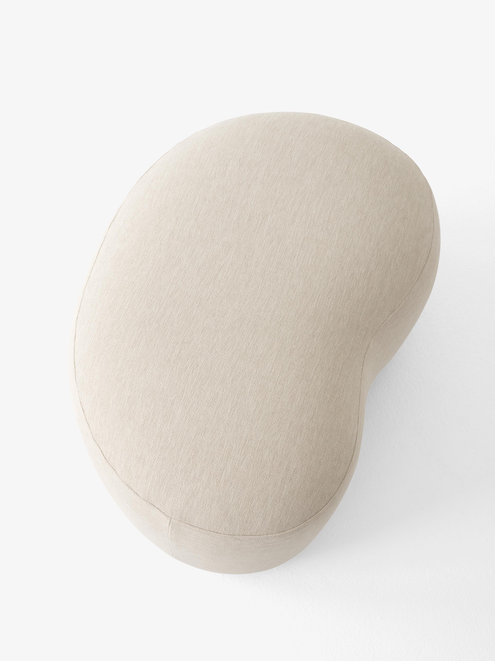 Lituano Pouf LC5 di Margas - Argilla 011 e base nera -  di Louise Liljencrantz in vendita