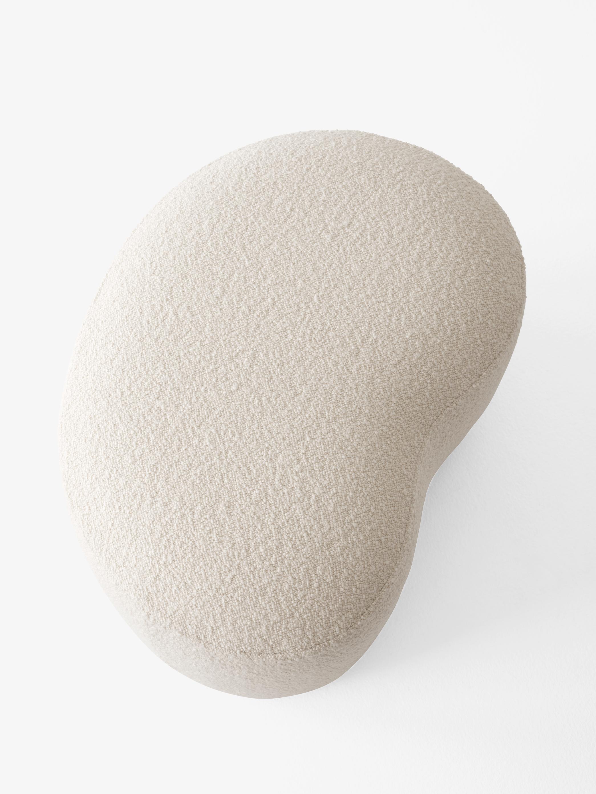 Pouf LC5 di Margas - Karakorum 001 e base nera -  di Louise Liljencrantz In condizioni Nuovo in vendita a Dubai, AE