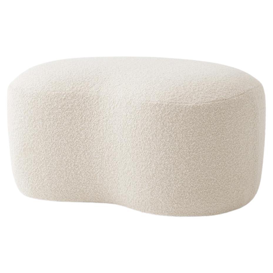 Pouf LC5 di Margas - Karakorum 001 e base nera -  di Louise Liljencrantz in vendita