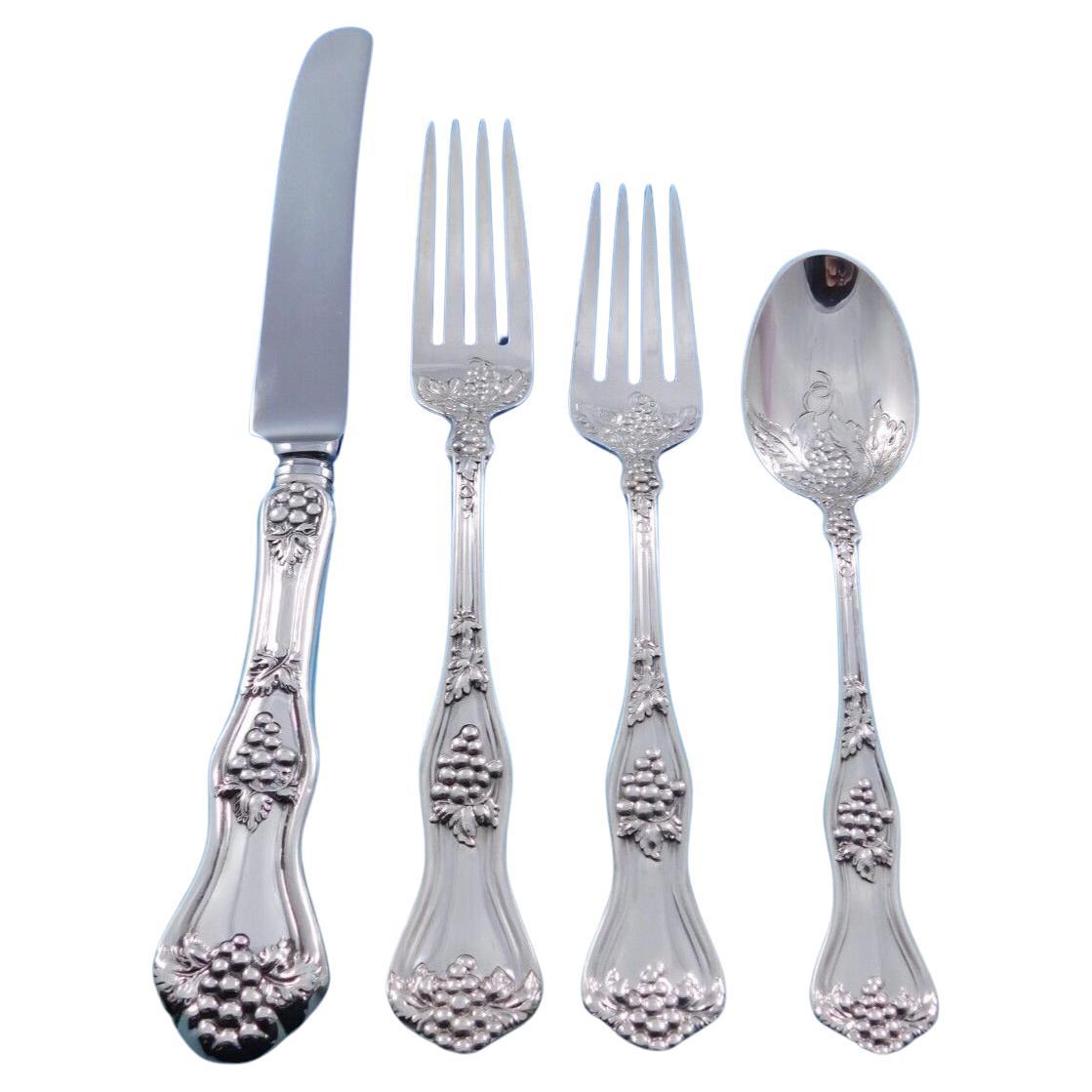 Ensemble de couverts en argent sterling 12 services 51 pièces raisins de table Margaux par Towle en vente