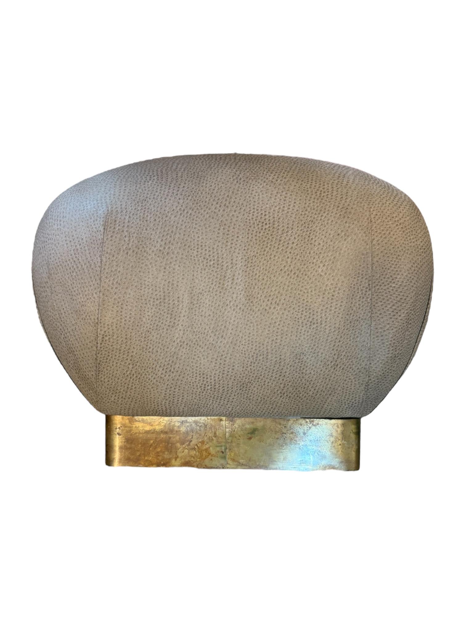 Ottone Marge Carson per John Stuart Ottomano imbottito in ottone e pelle nabuk in vendita