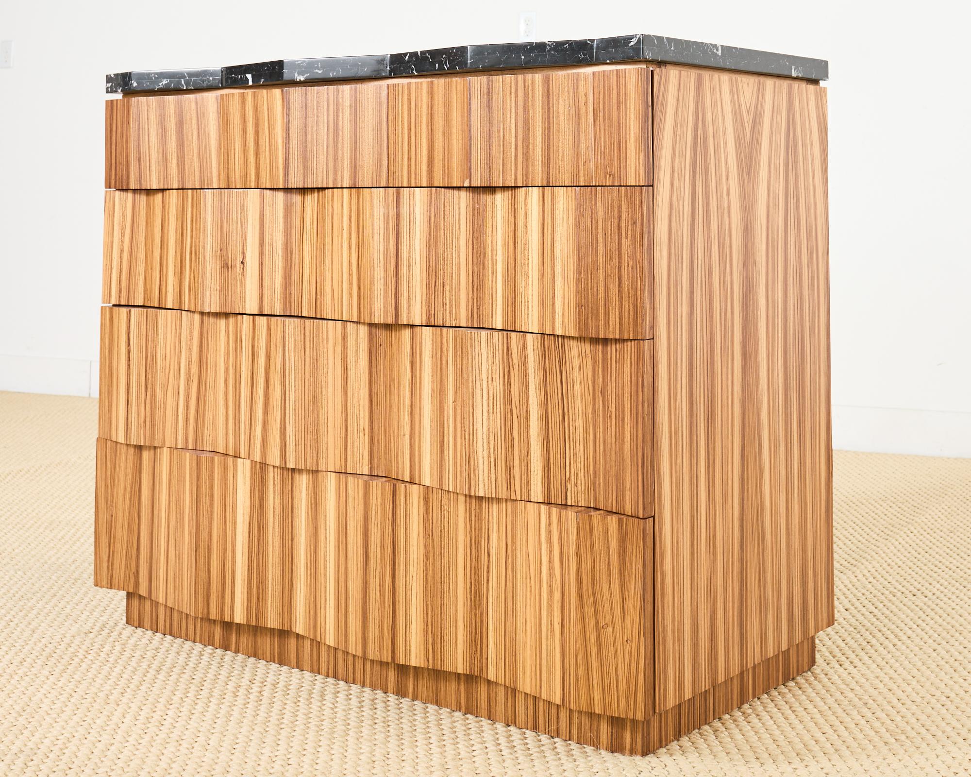 Moderne Marge Carson Commode à plateau en marbre Commode à tiroirs en vente