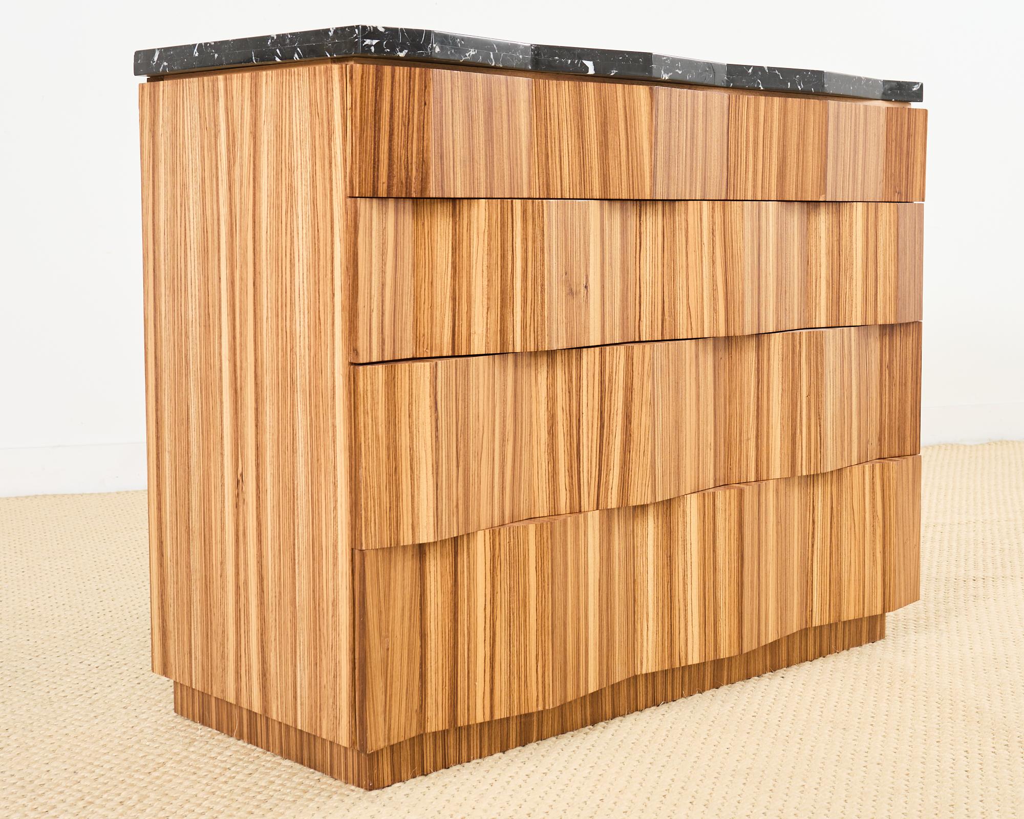 Fait main Marge Carson Commode à plateau en marbre Commode à tiroirs en vente