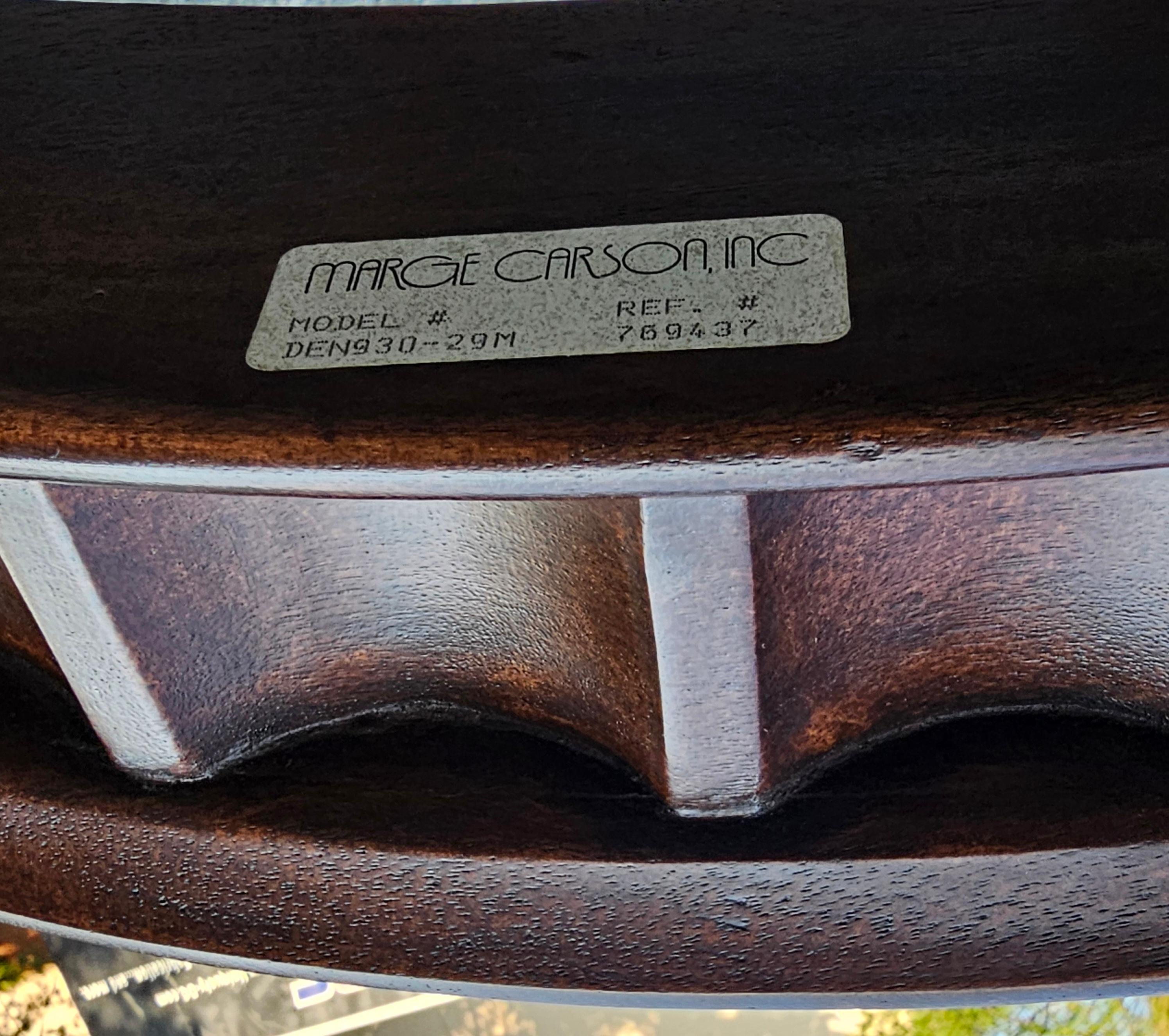 Tavolo da centro neoclassico di Marge Carson con piano in legno di frutta e vetro parzialmente dorato in vendita 2