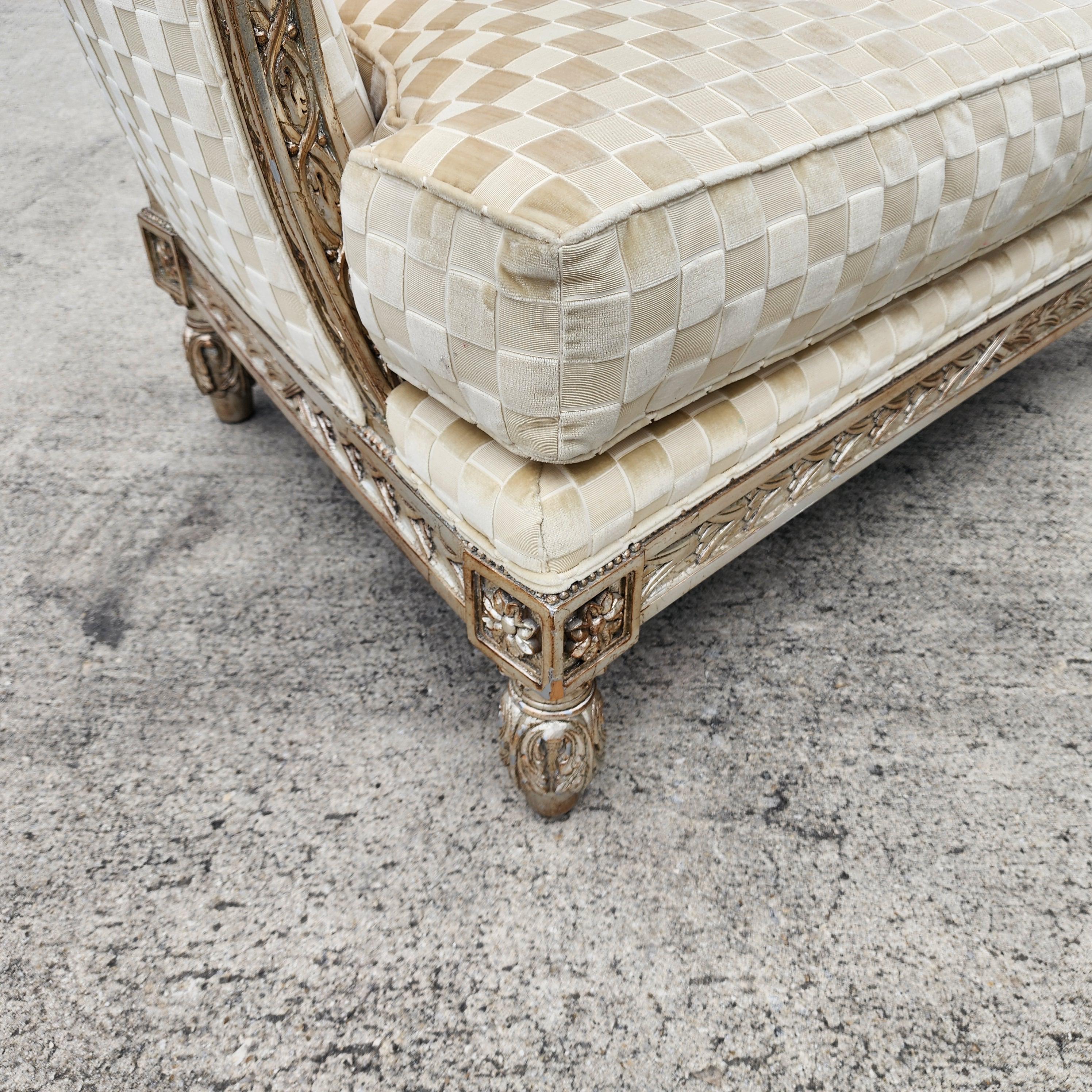 Marge Carson Fauteuil de bergère français de style Louis XVI Silver Leaf en vente 7
