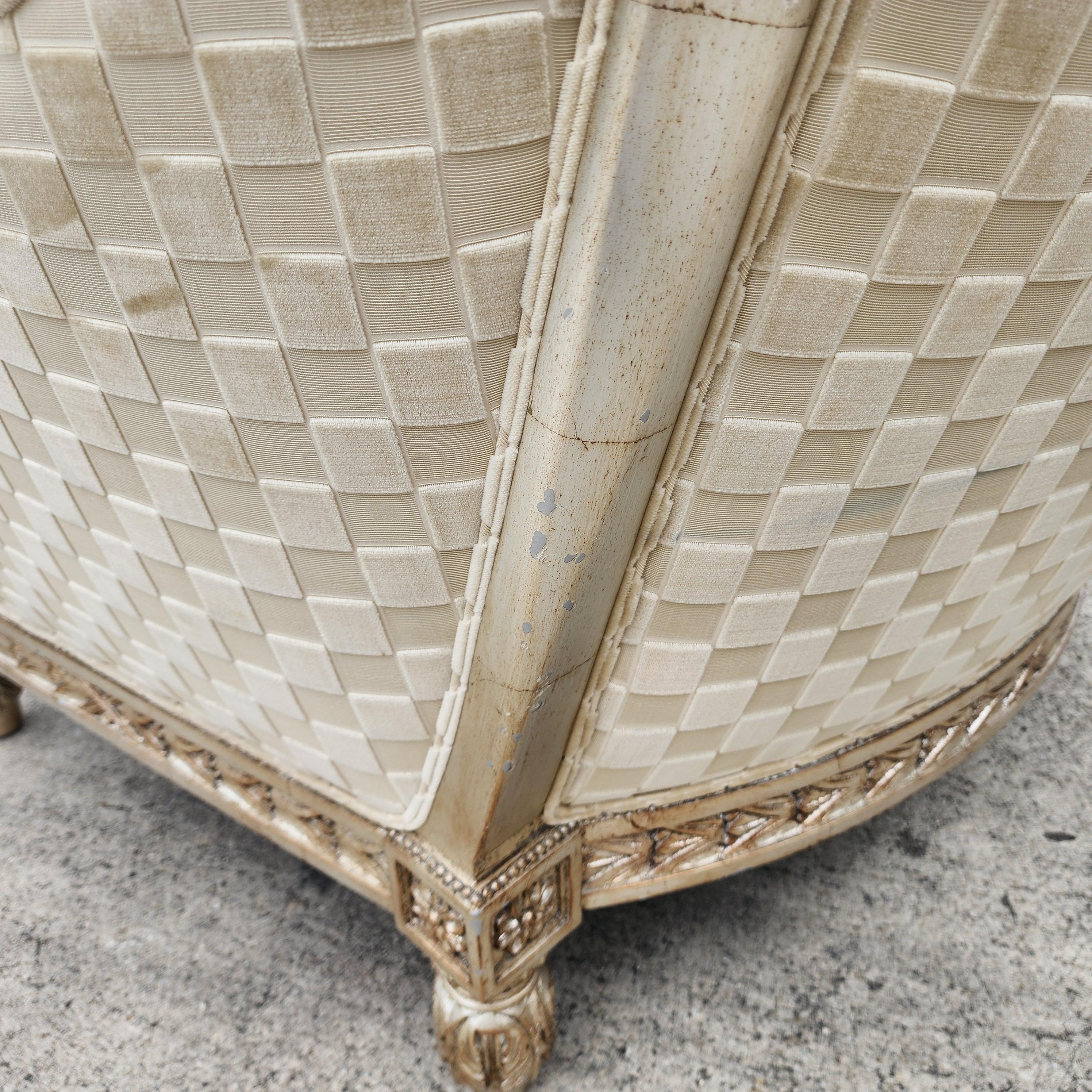 Marge Carson Fauteuil de bergère français de style Louis XVI Silver Leaf en vente 12