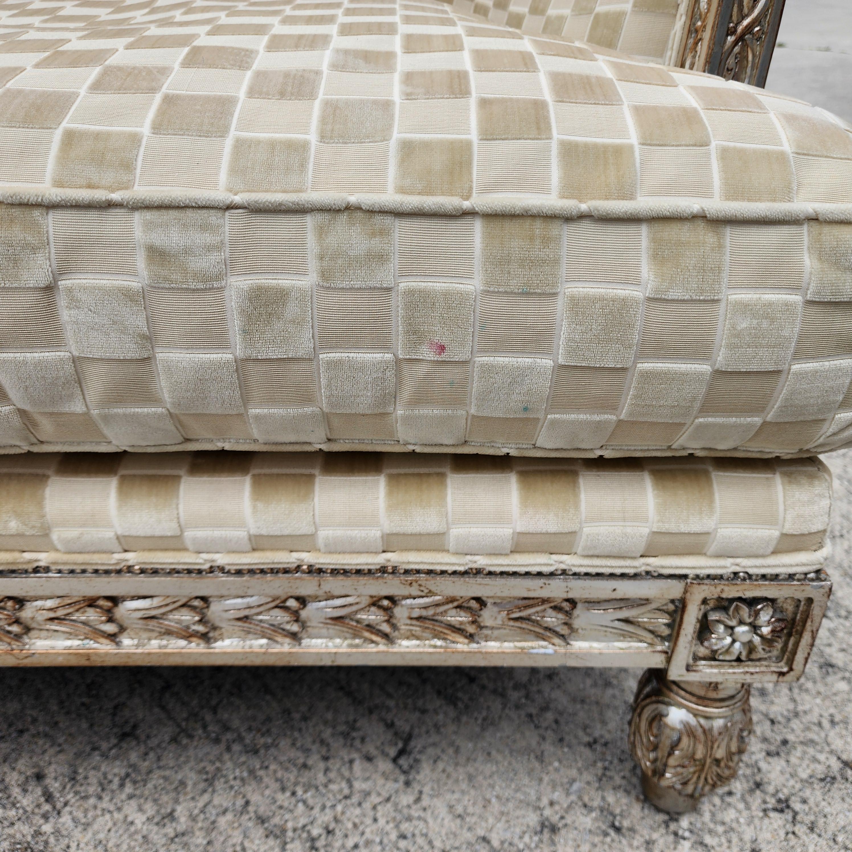Marge Carson Fauteuil de bergère français de style Louis XVI Silver Leaf en vente 13