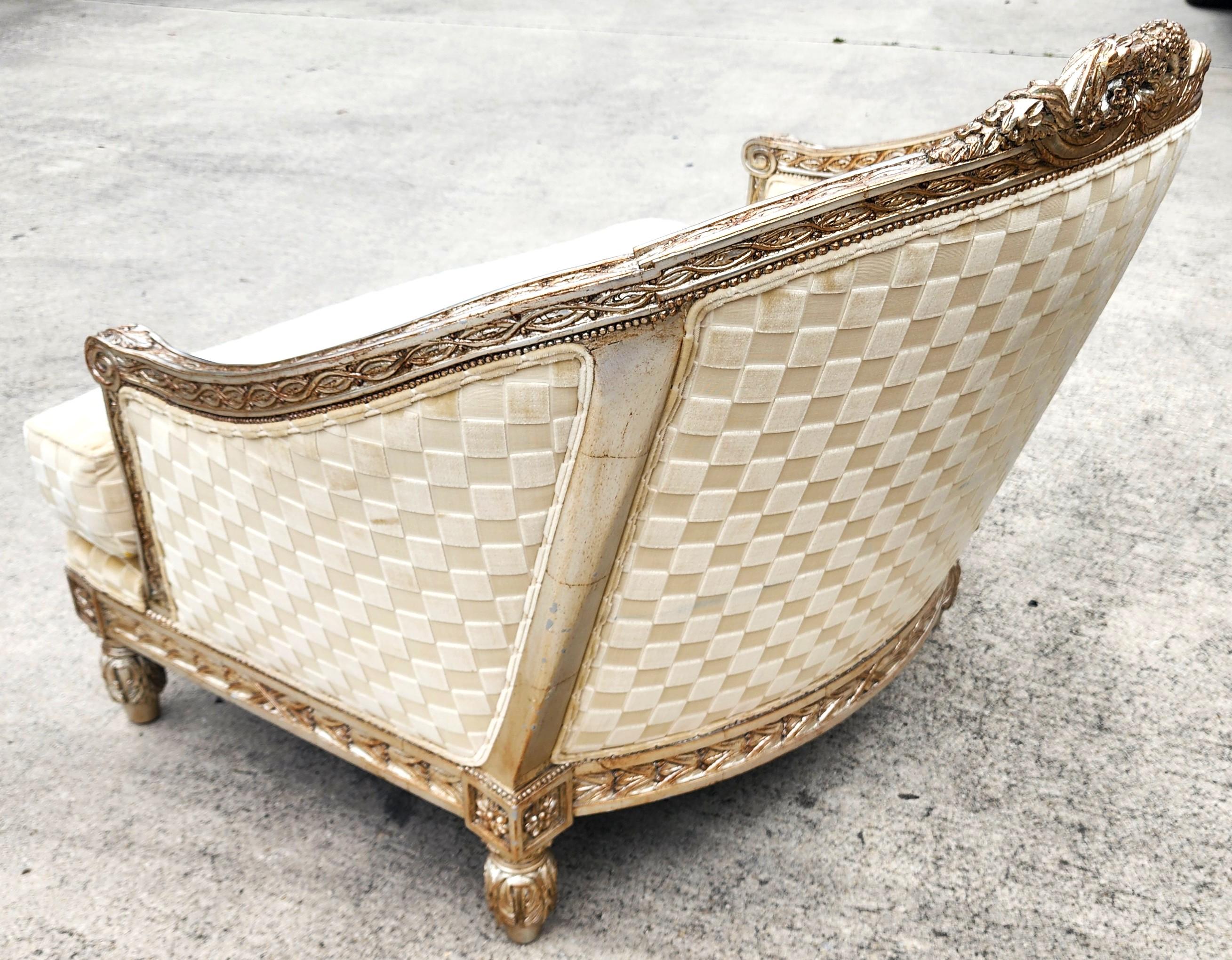 Coton Marge Carson Fauteuil de bergère français de style Louis XVI Silver Leaf en vente
