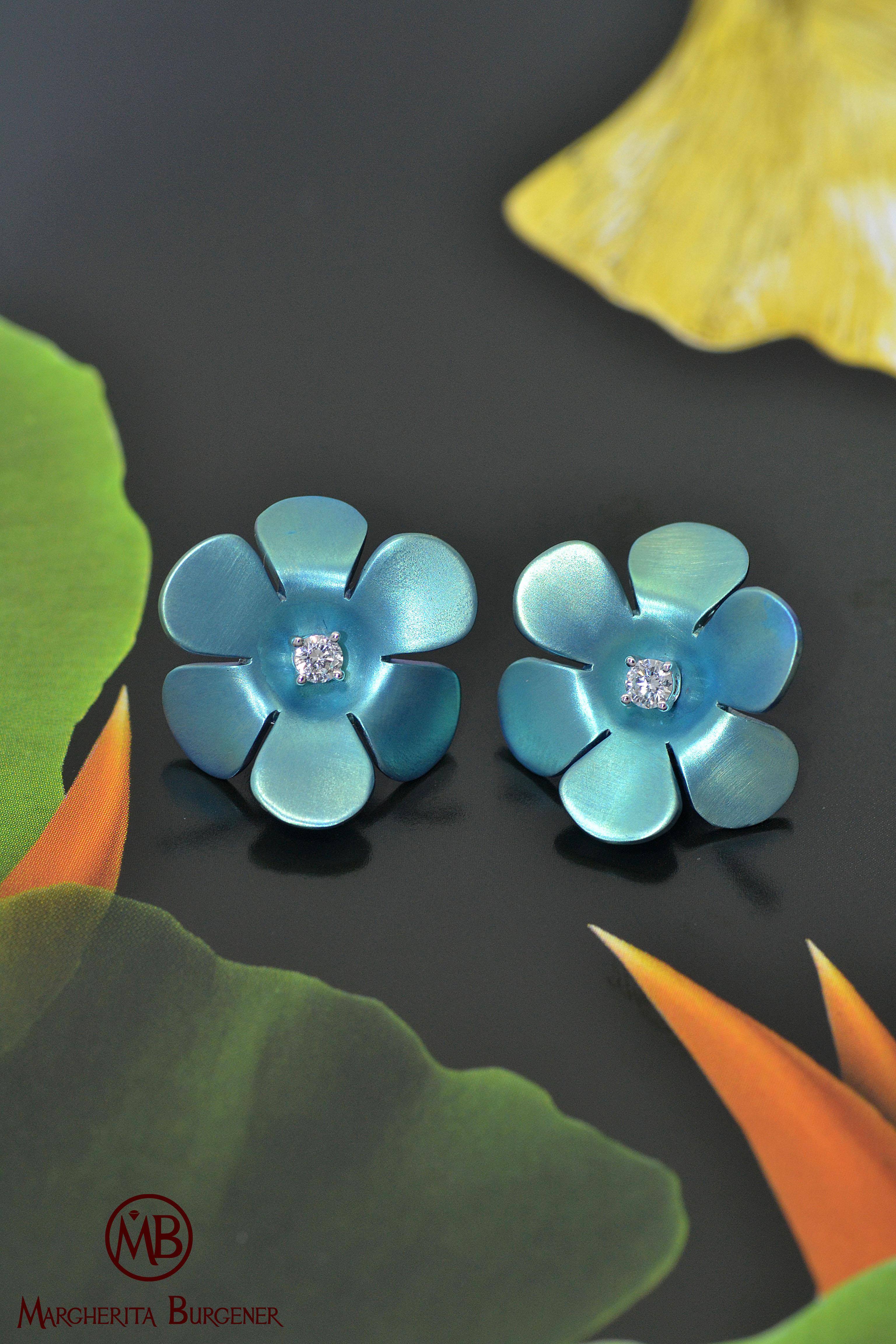 Contemporary Made in Italy Handcrafted Transformer Titanium Diamond Gold Flower Earrings For Sale