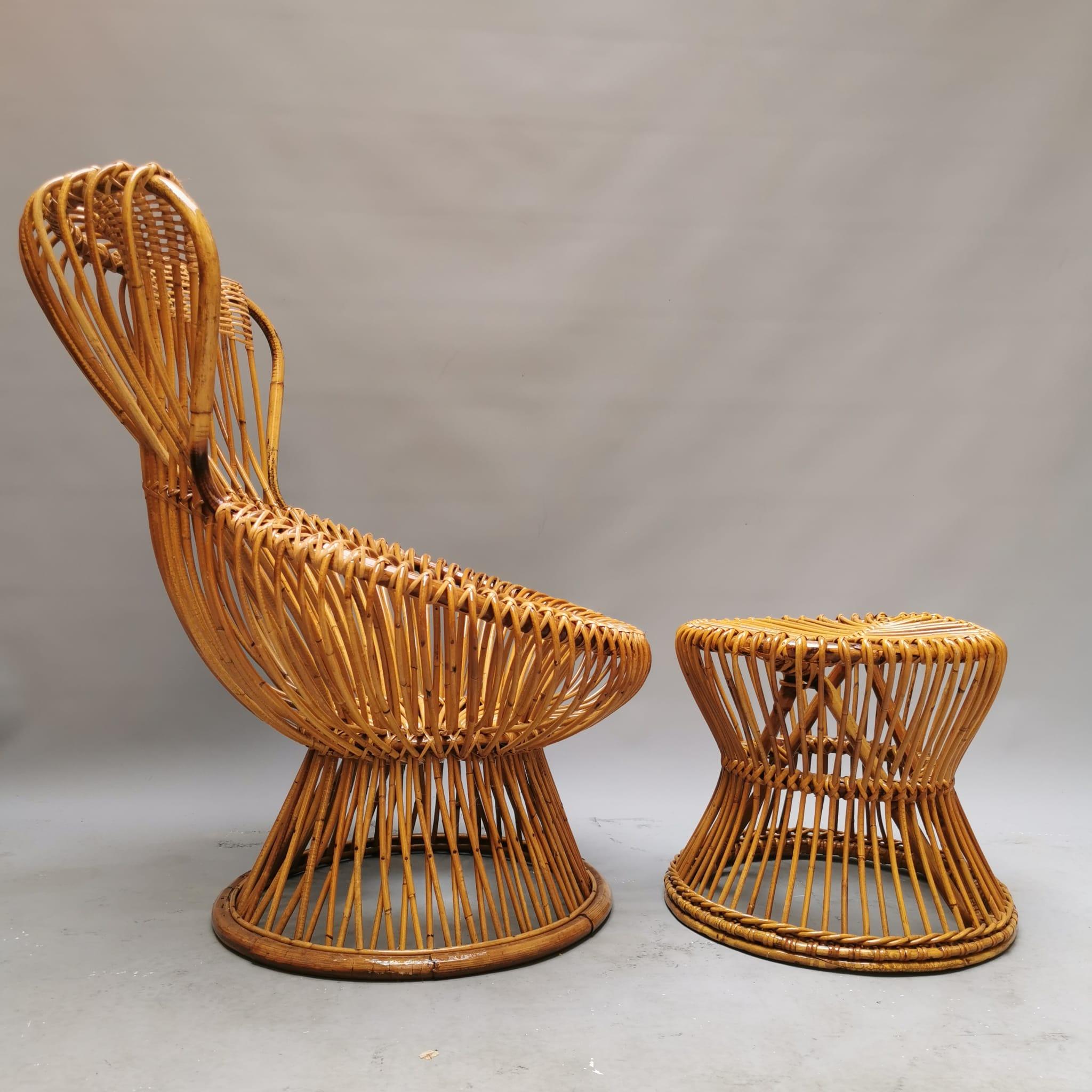 Just after the war, Albini experimented with the use of simple, low-cost materials such as thin, elastic wicker. Margherita is the first legless armchair of Italian design. Made with a frame composed of sixty reeds of Indian rush and four malacca